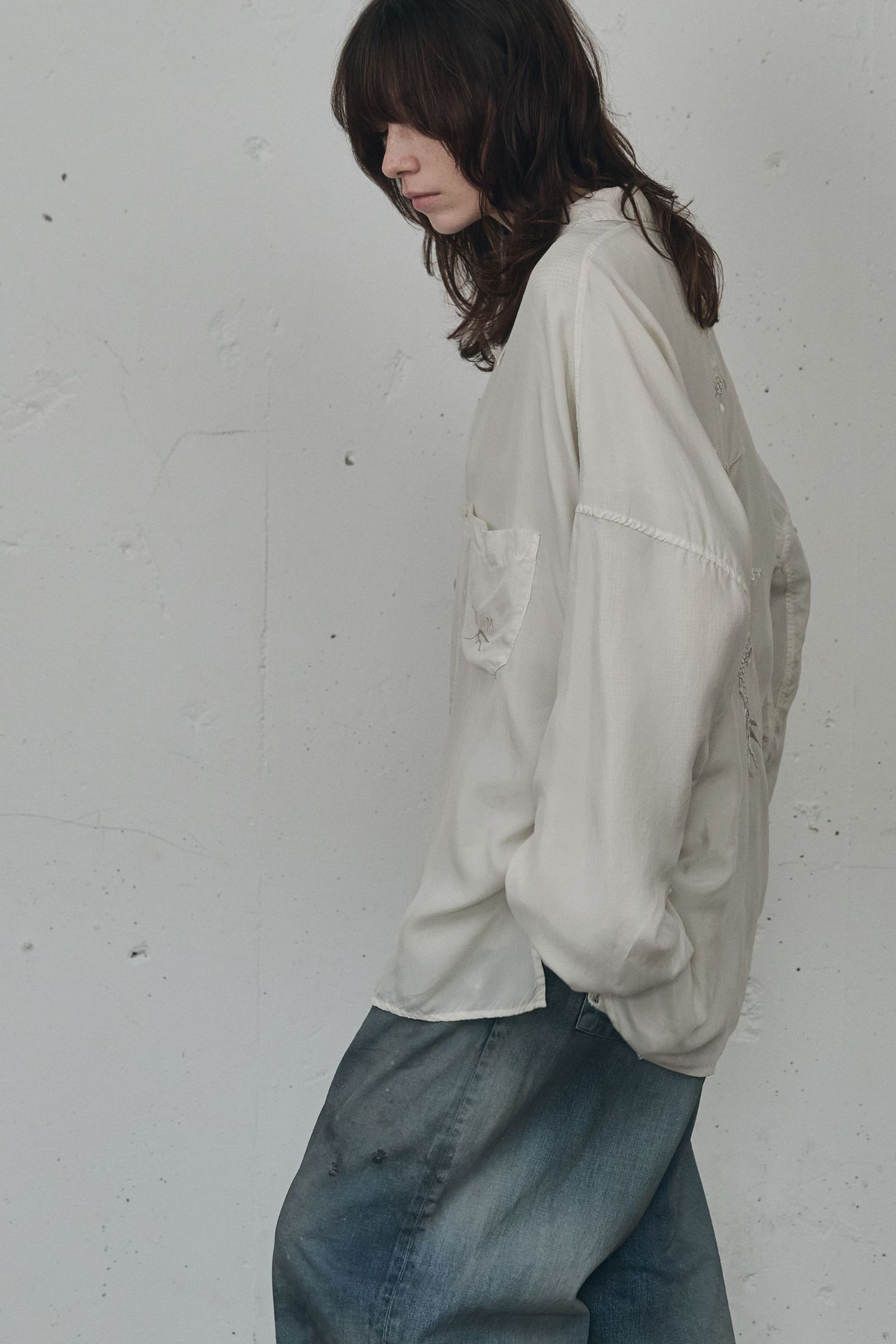 [ラスト1点] EMBROIDERED SOUVENIR SHIRT | WHITE | 刺繍シャツ