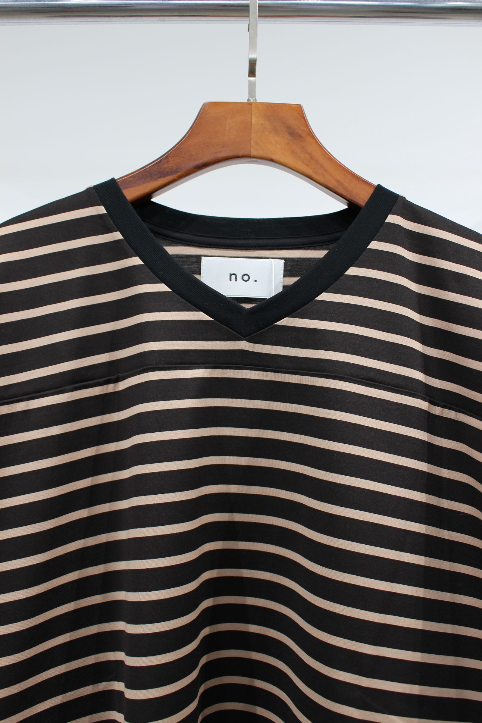 V NECK BORDER FOOTBALL CUTSAW/カットソー