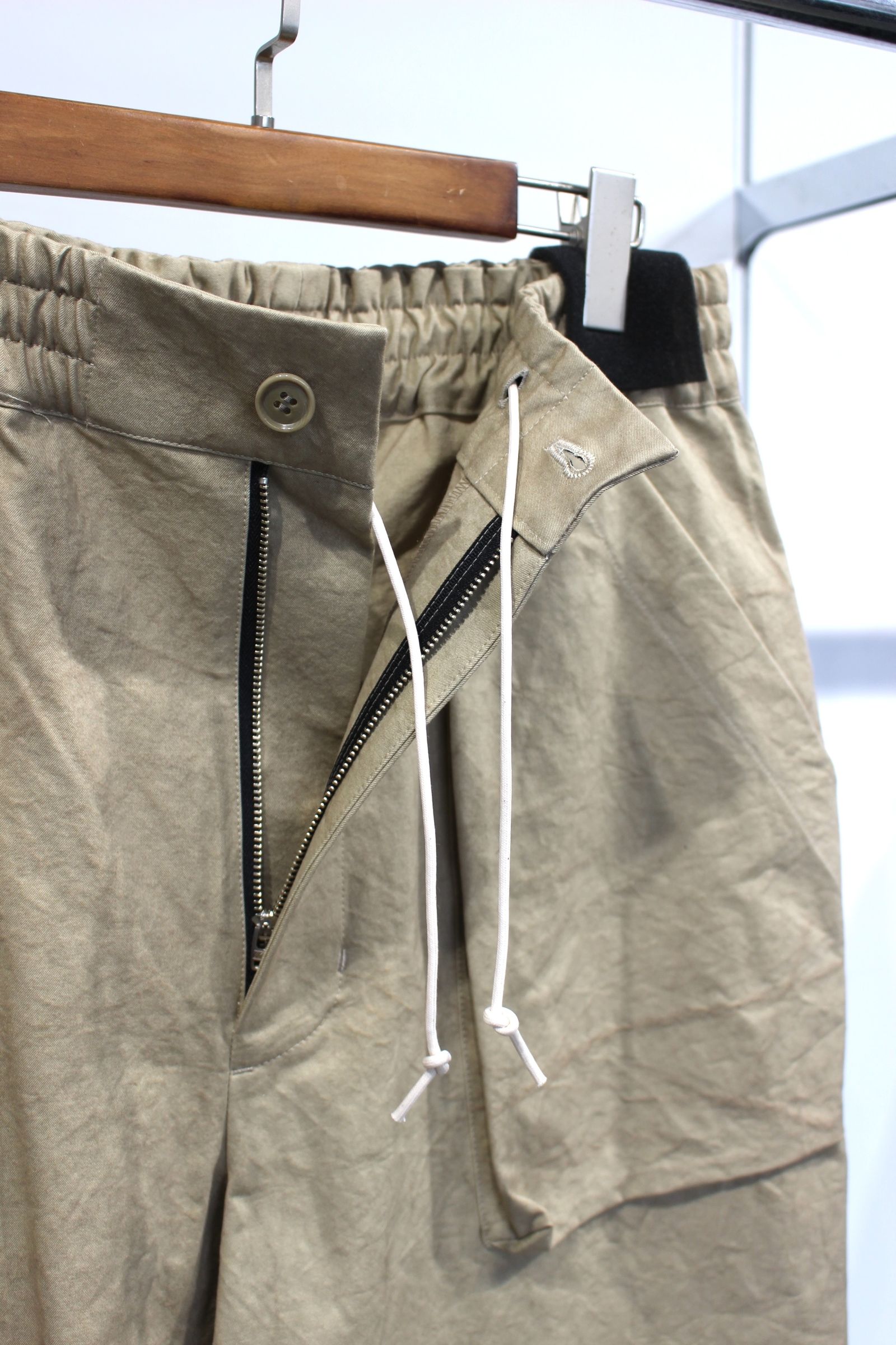 [ラスト1点] SUN DRYING LIGHT HAND TWIL Wide Tapered Easy Pants | BEIGE | ワイドテーパードパンツ