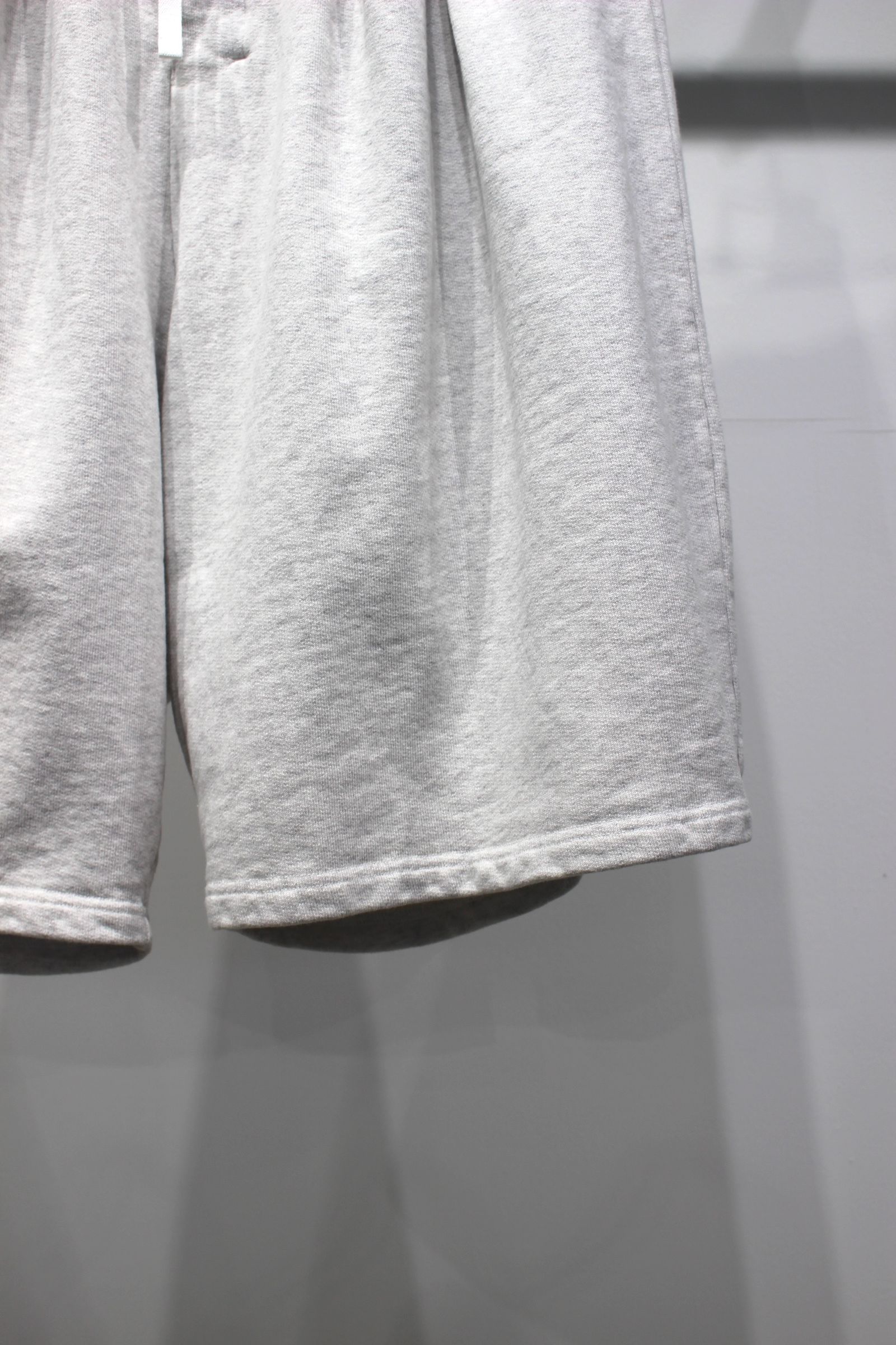 ANCELLM / 3/4 Tuck Sweat Shorts | Tree And Branch