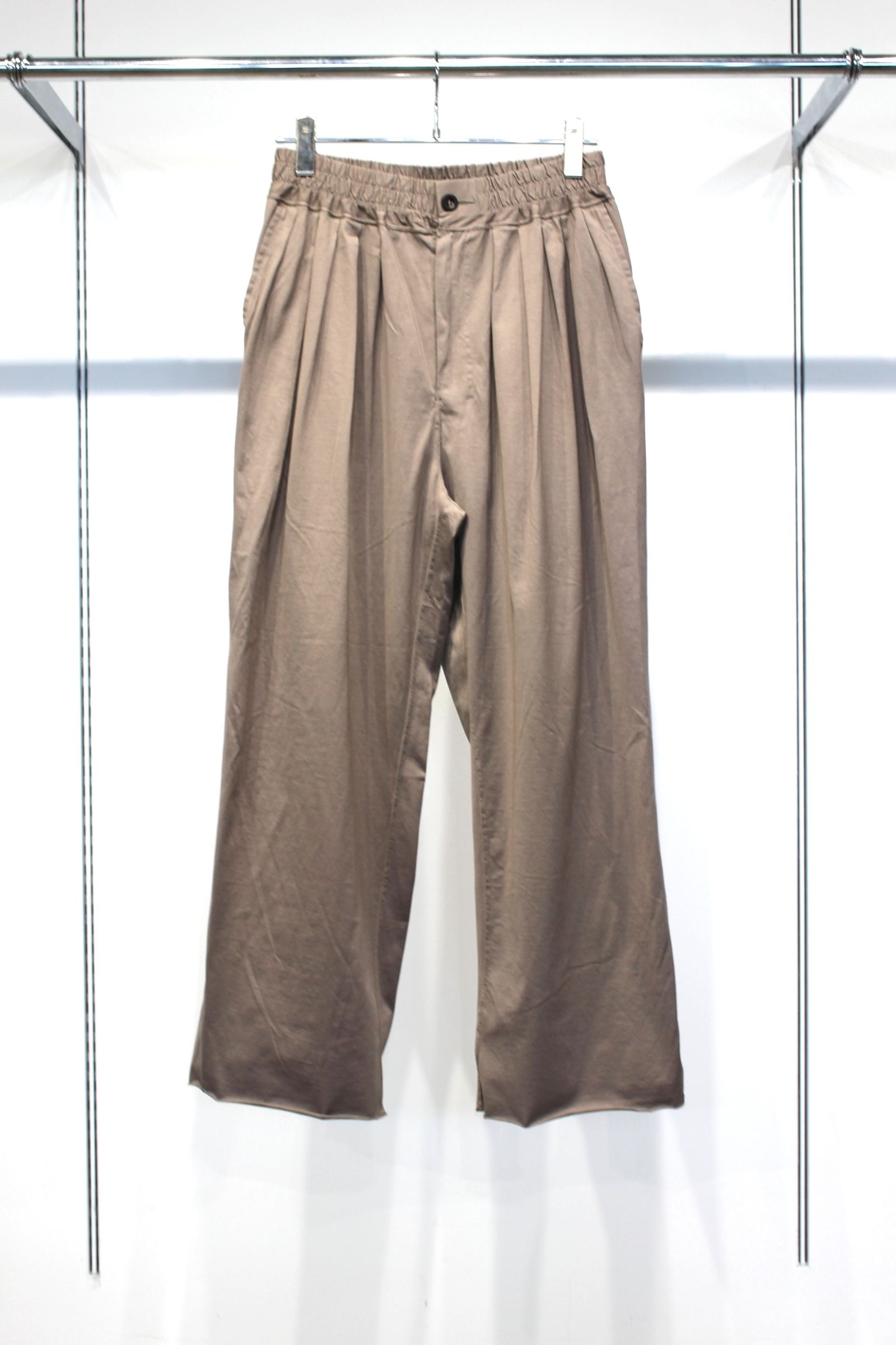CUT GATHER EASY PANTS | BEIGE | スラックス