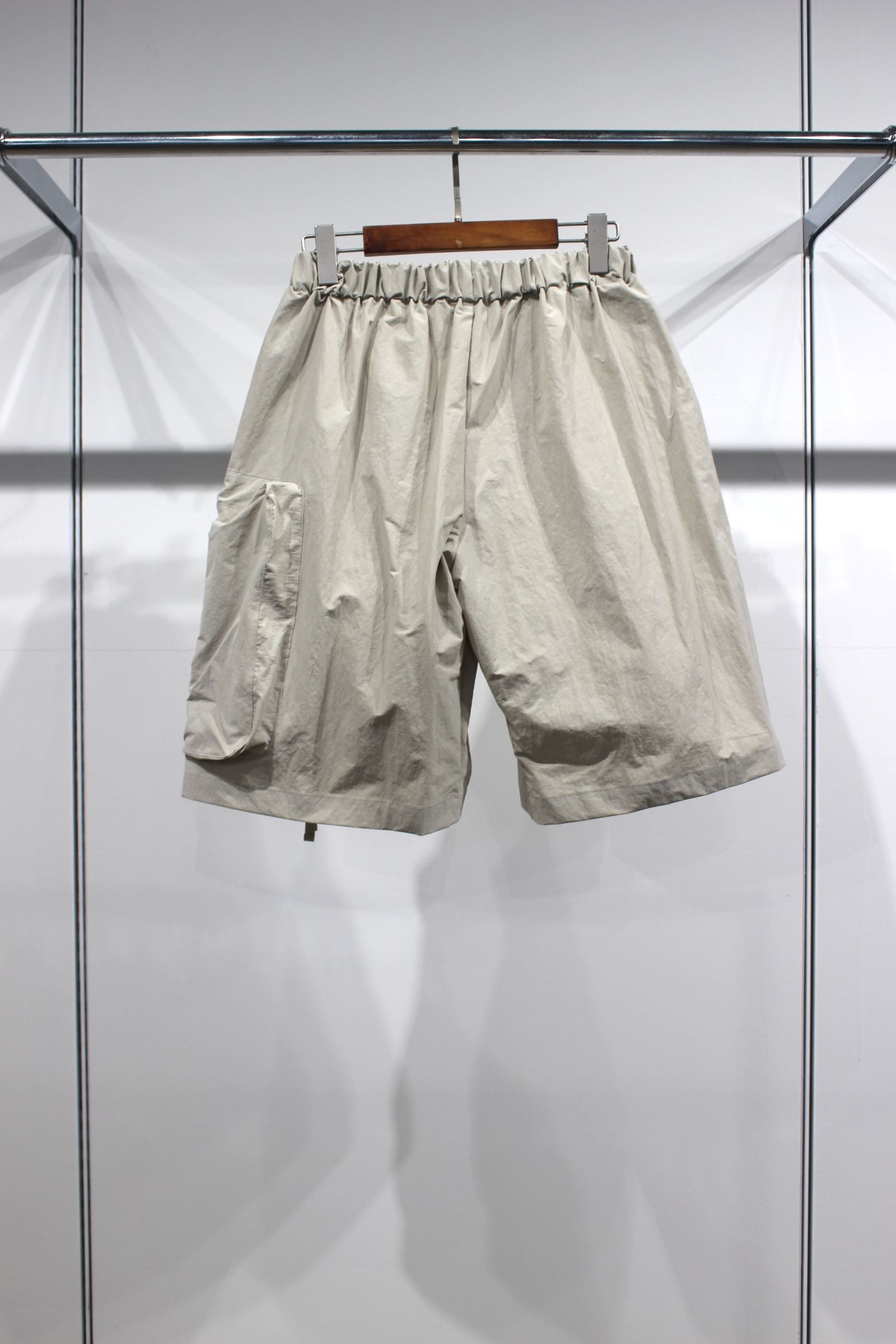 NYLON TAFFETA WIDE SHORT PANTS | LIGHT GRAY | ショーツ