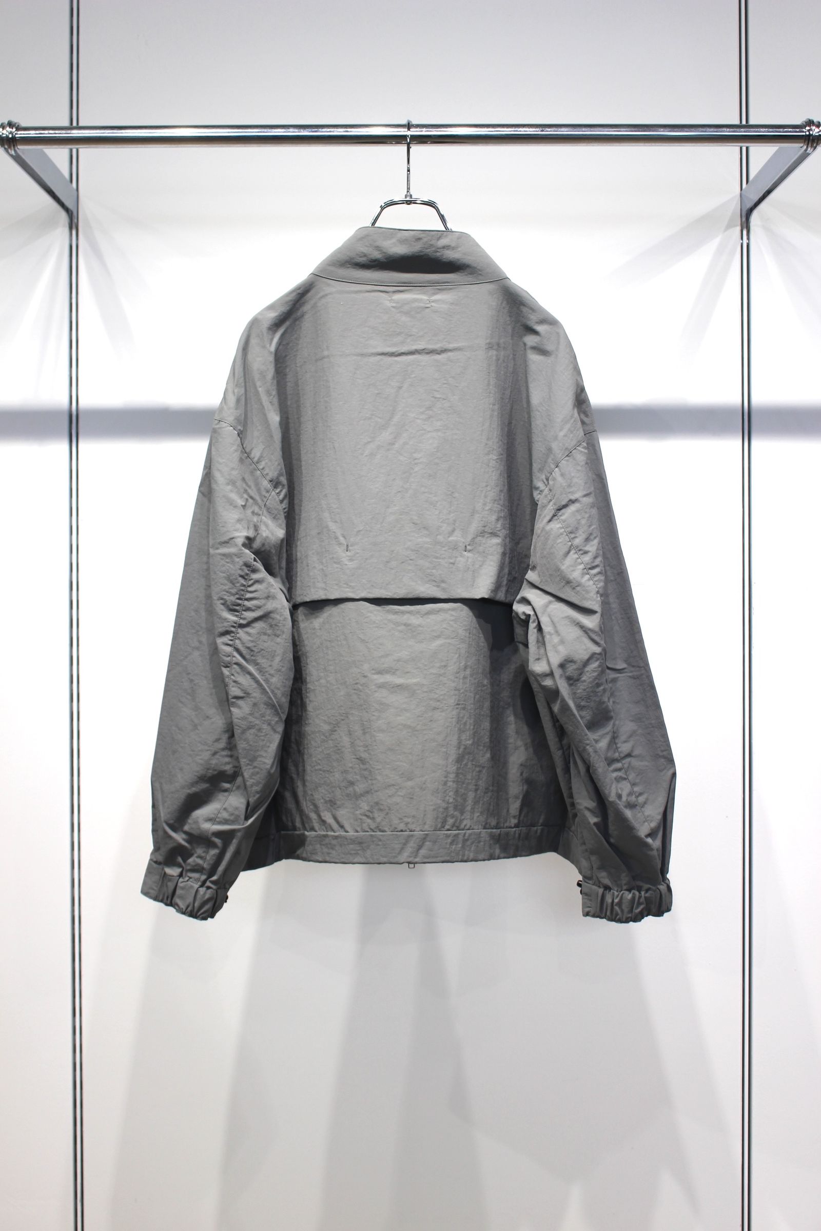 LIGHT SHELL STAND BLOUSON | SAGE GRAY | ナイロンジャケット