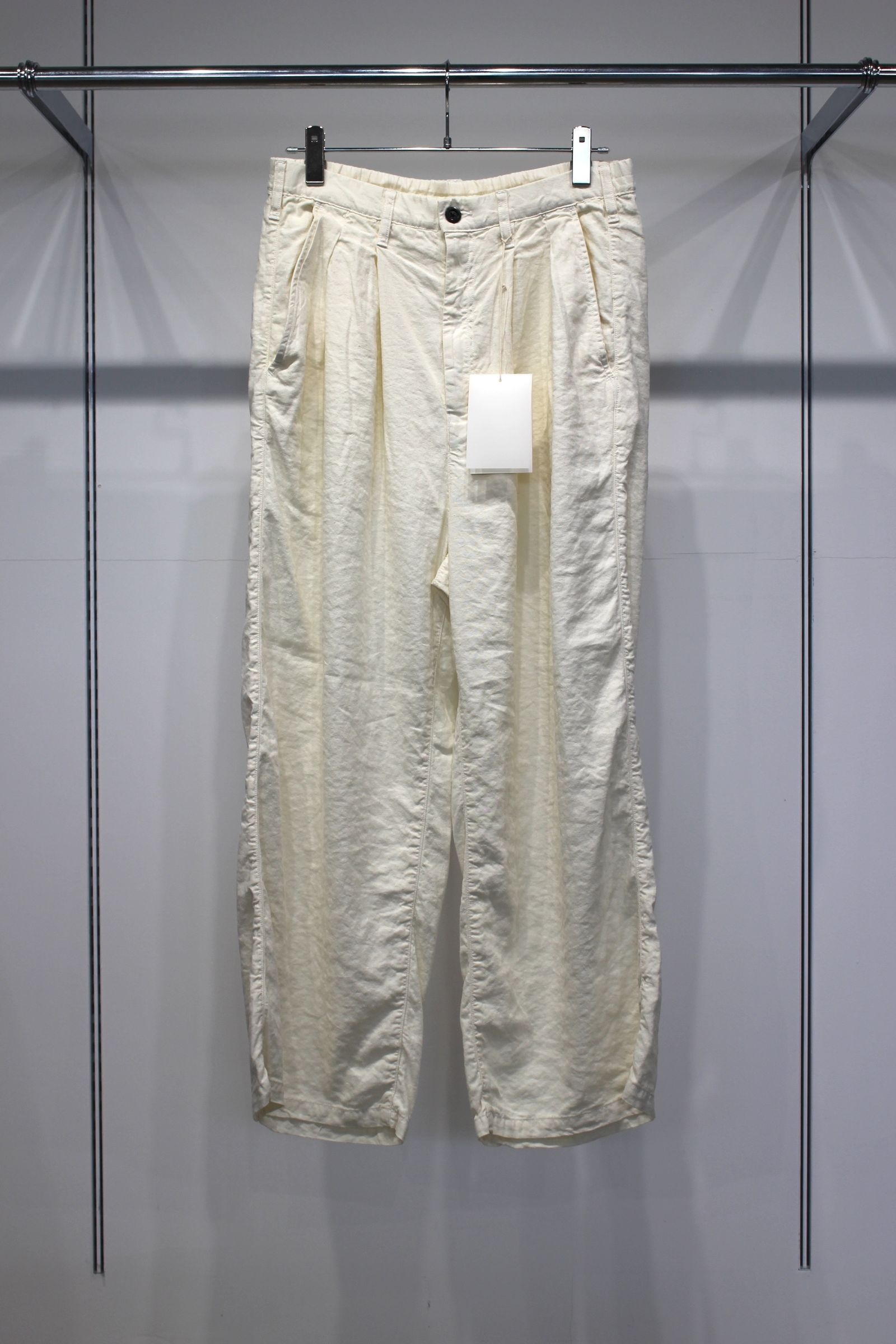 S/L TUCK EASY SLACKS | D.WHITE | スラックス