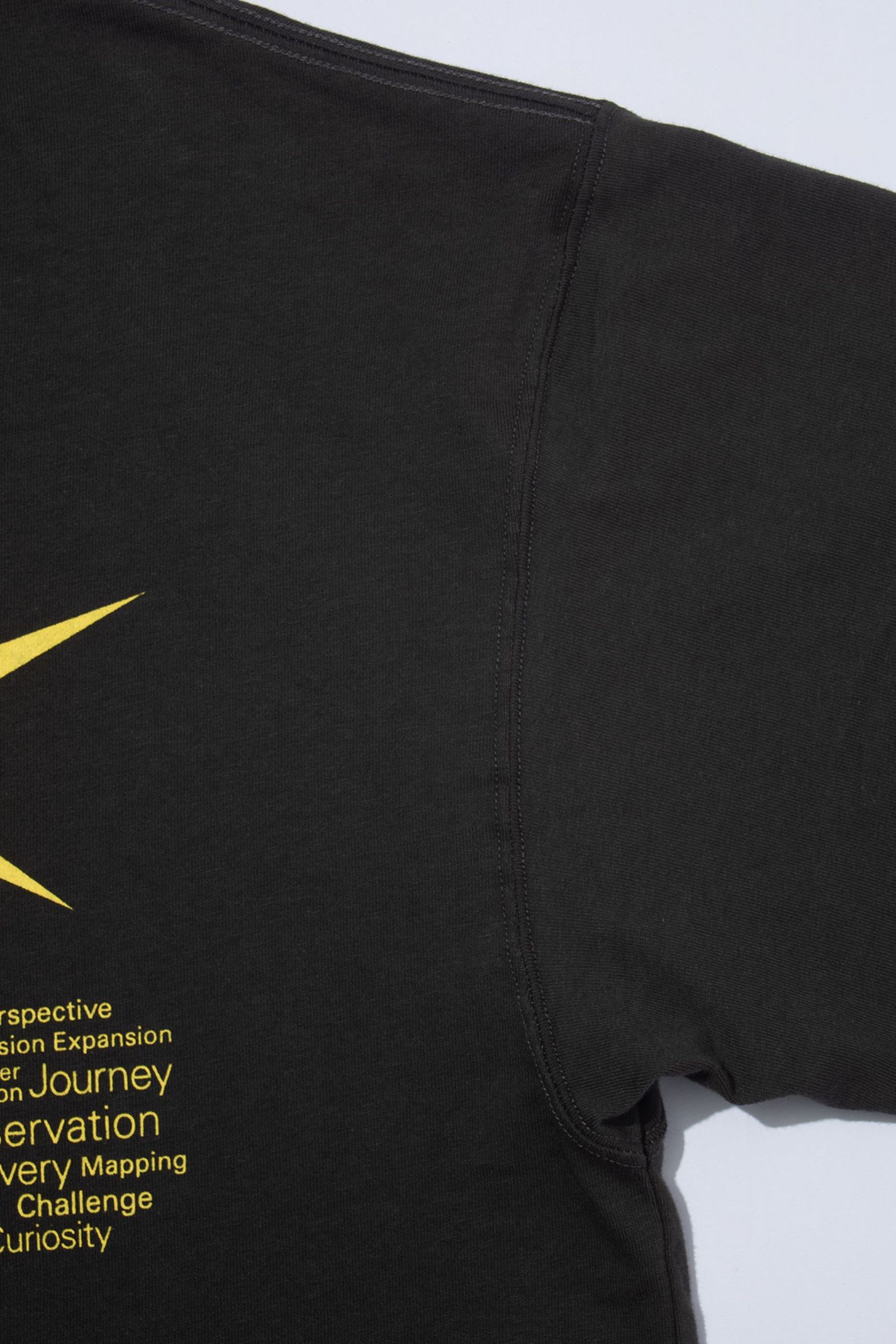 WORDCORE ON ATOMIUM T | Charcoal | カットソー