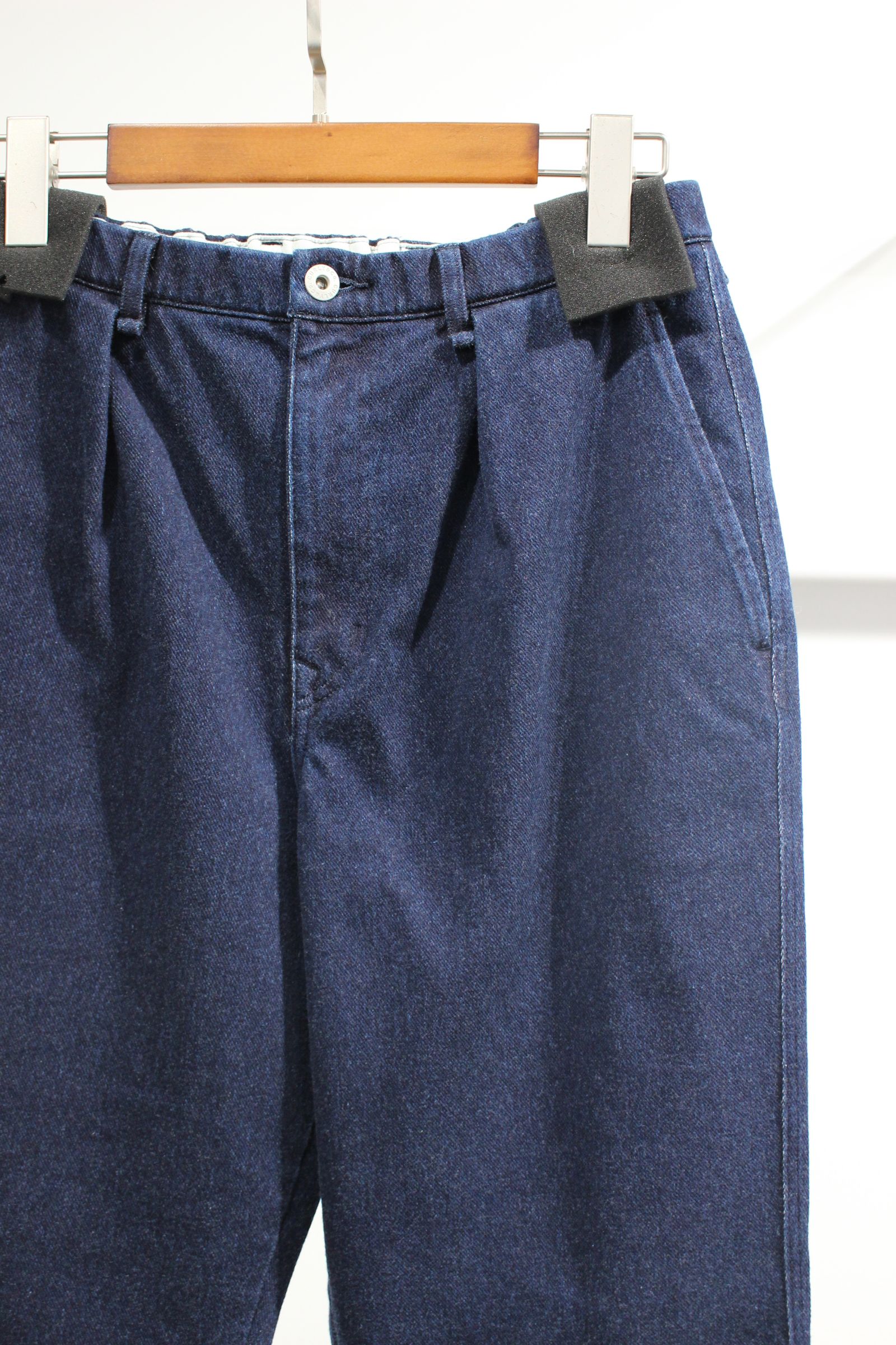 DENIM 1TUCK EZ TAPERED SLACKS -INDIGO- | INDIGO | ニットデニム