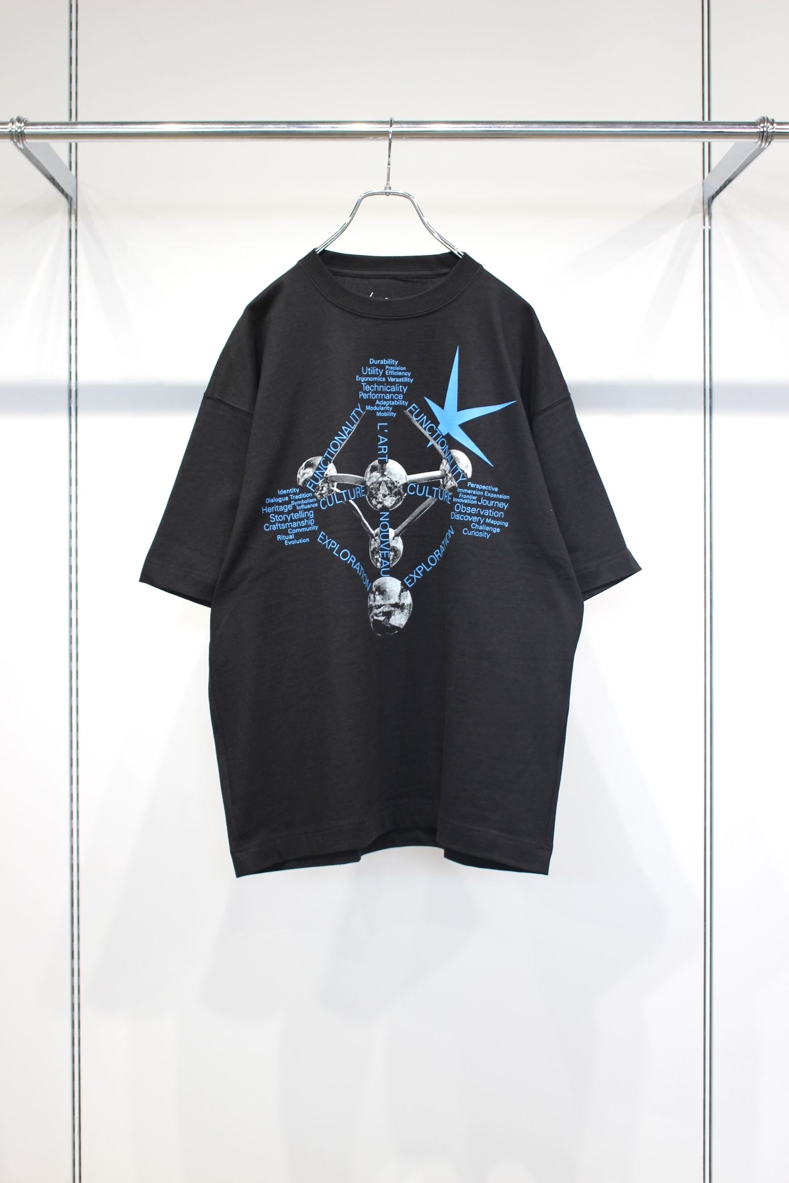 WORDCORE ON ATOMIUM T | Black | カットソー