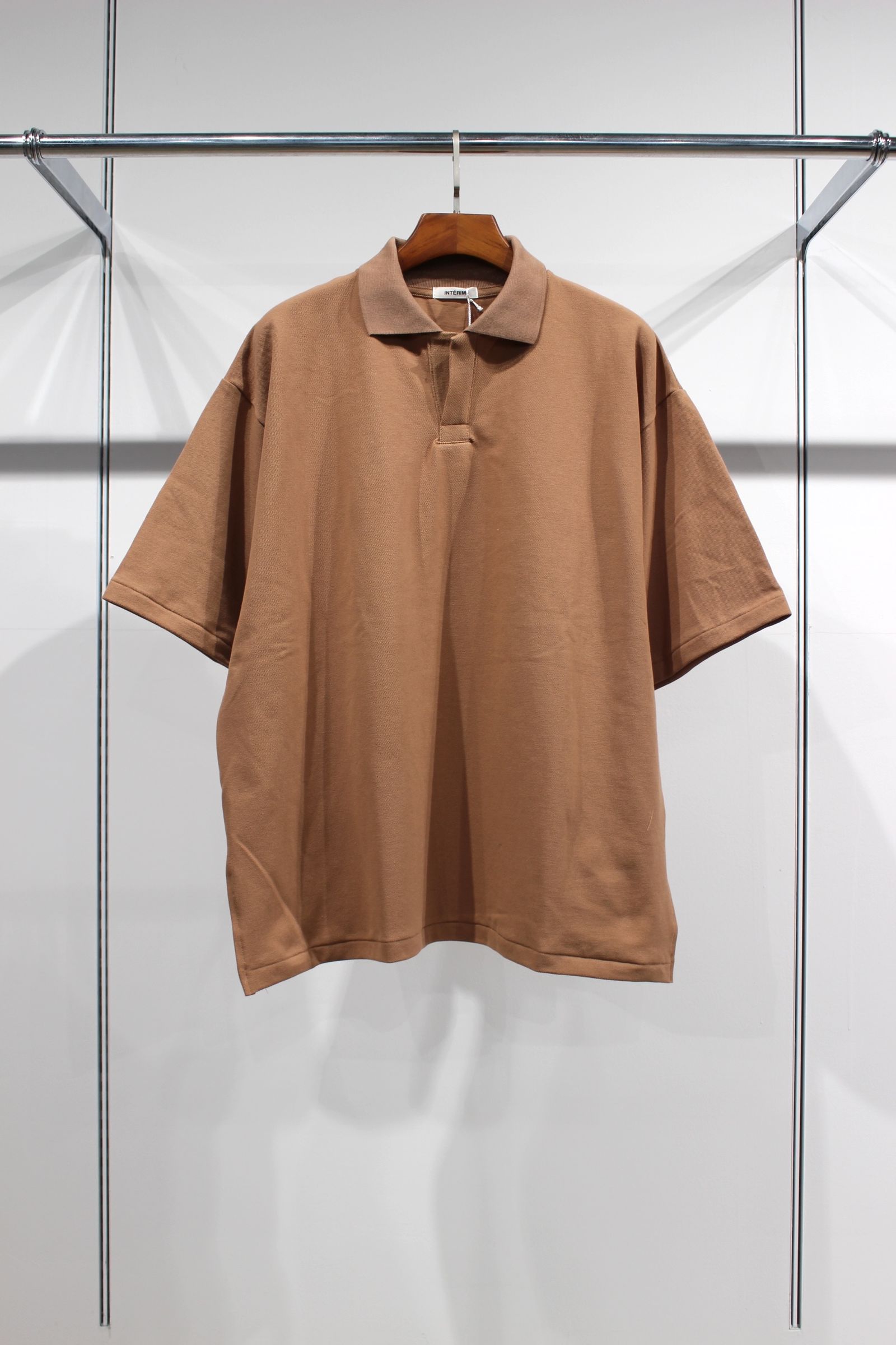 INTERIM - HYPER BIG TANGIS PIQUE SKIPPER POLO SHIRT | BROWN | ポロシャツ |  NapsNote