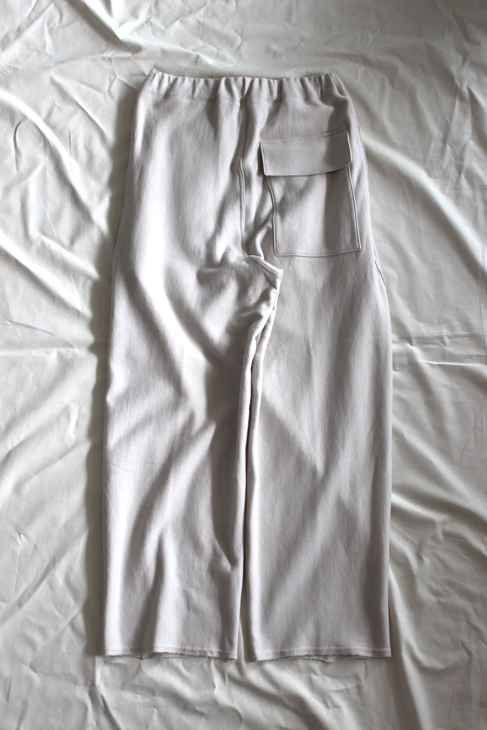 HAKEEM TWIST TROUSERS | IVORY | スウェットパンツ