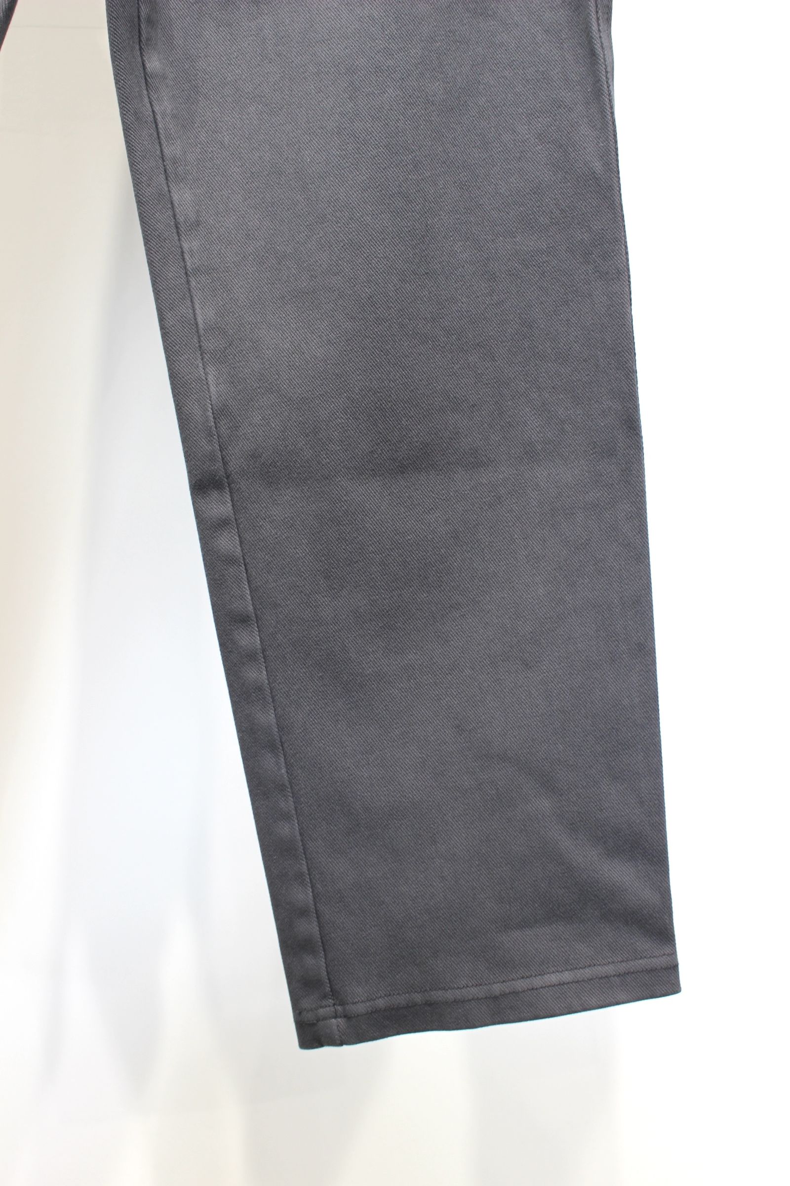 DENIM 1TUCK EZ TAPERED PANTS -slate gray- | SLATE GRAY | ニットデニム