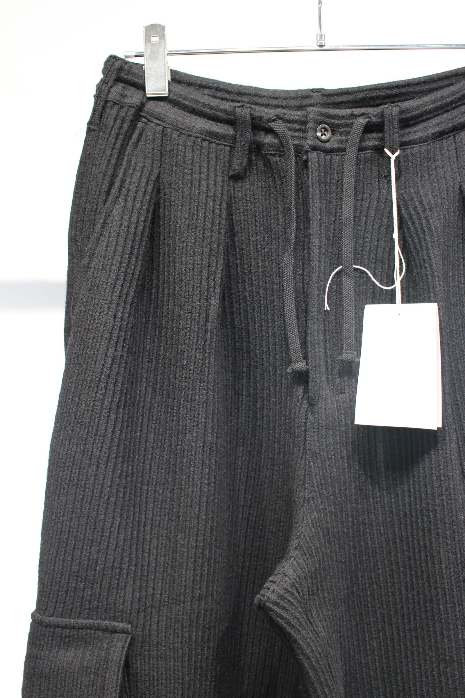 WOOL CORDUROY CARGO SLACKS | BLACK | スラックス