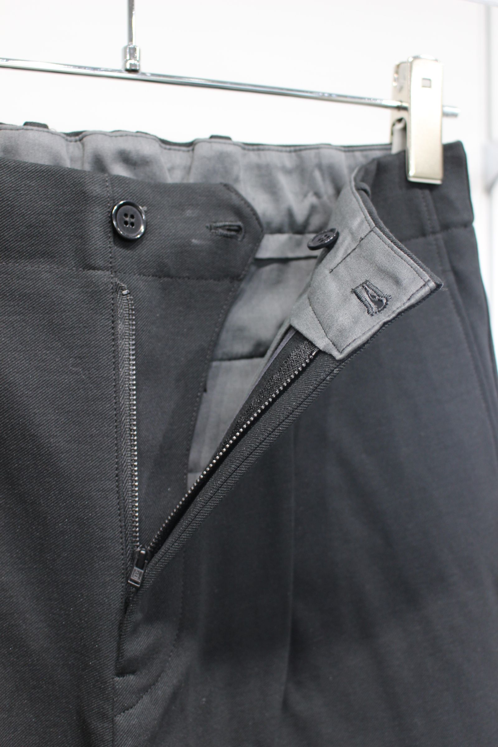 KNIT CHINO-CLOTH PANTS (STRAIGHT) | BLACK | ニットチノパンツ