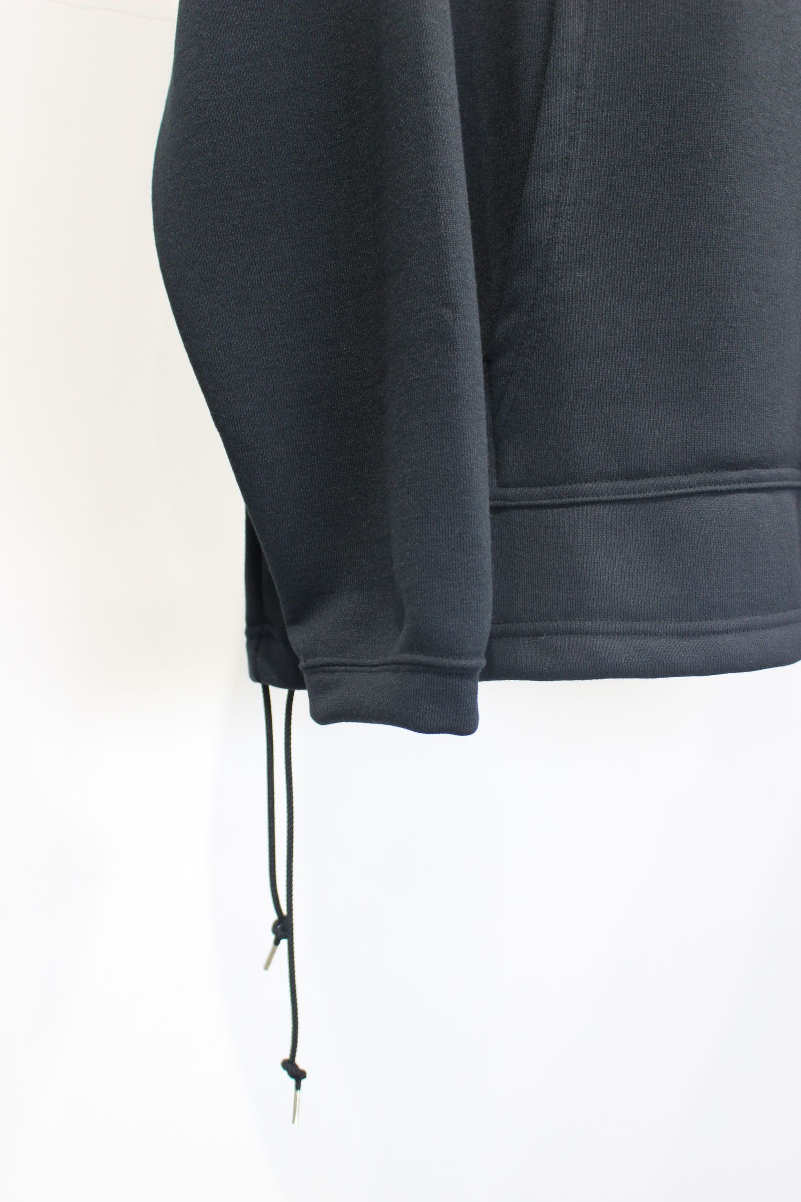EMB. STAND COLLARED SWEATSHIRT LS/スタンドカラースウェット