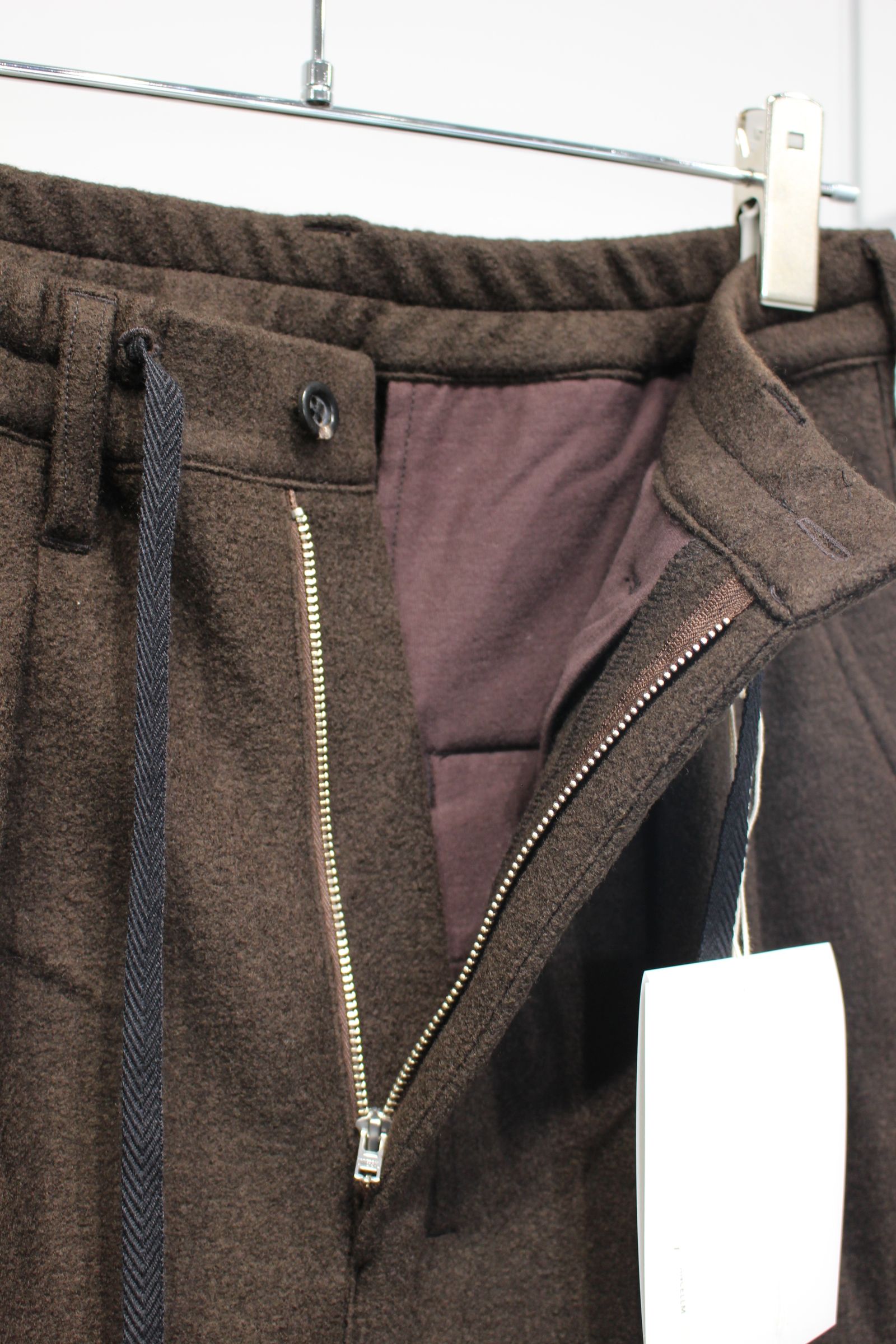 WOOL WIDE EASY TUCK SLACKS | D.BROWN | スラックス