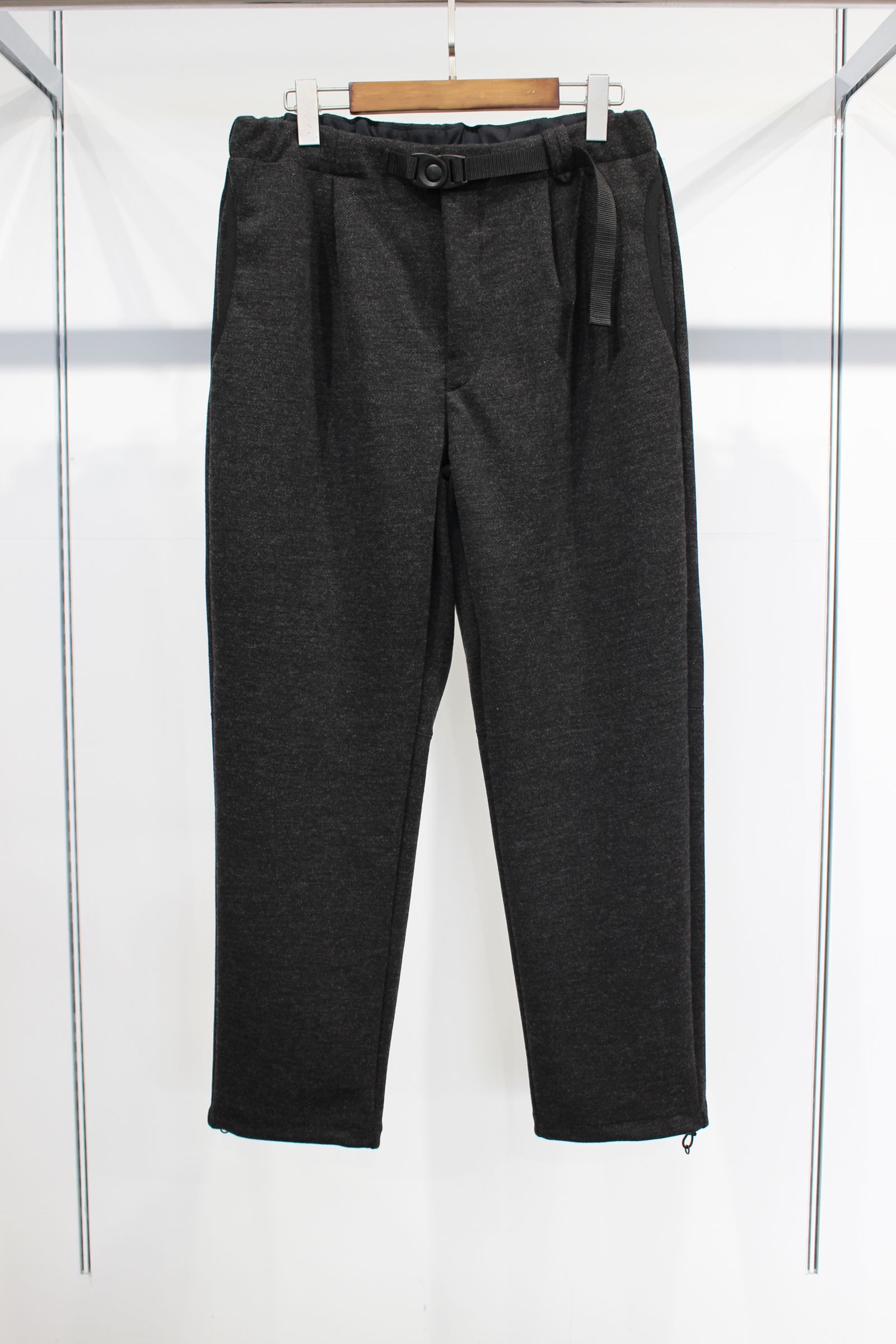 CURLY&Co.】YORYU CREPE TAPERED TROUSERS | theater(シアター)