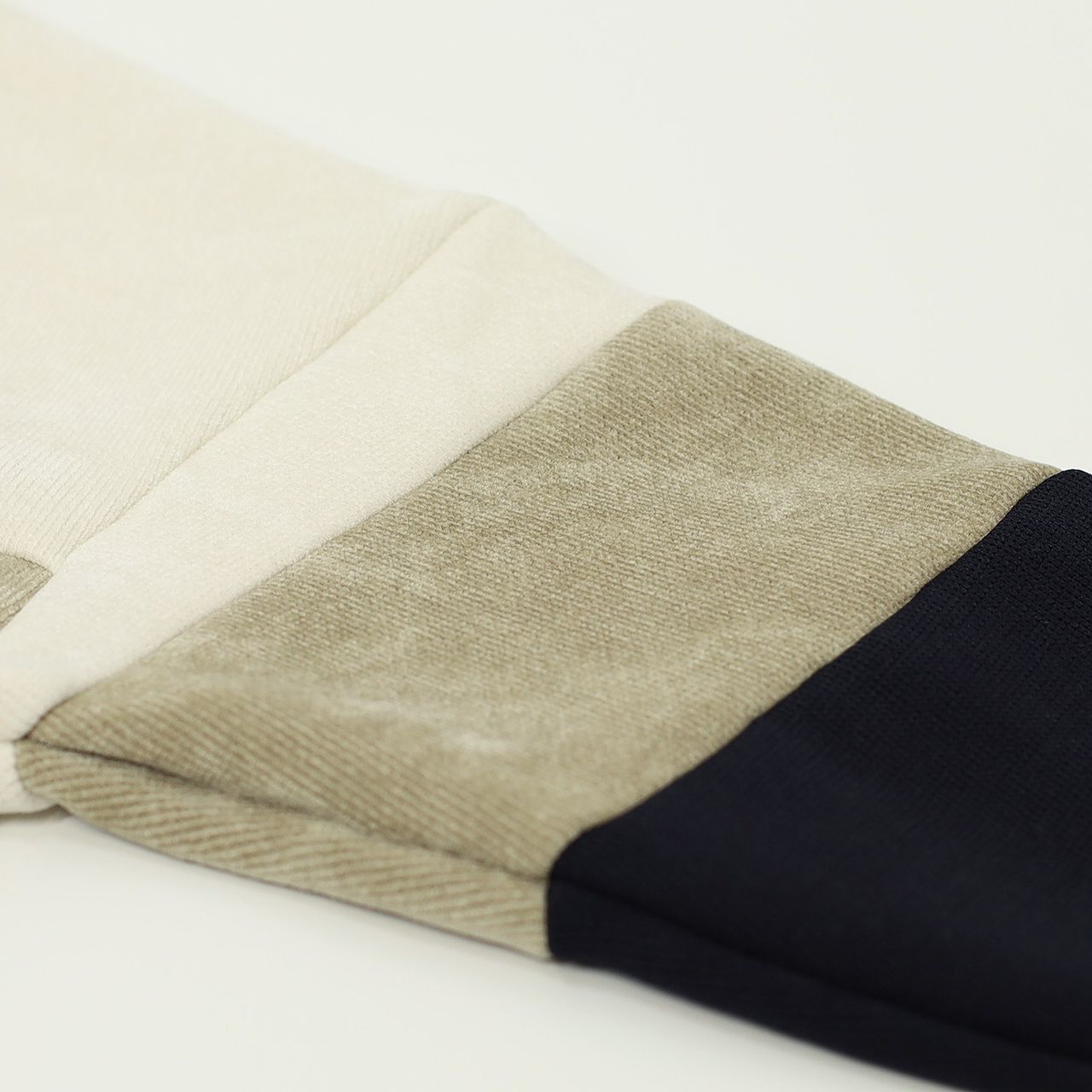 TRICOLOR VINTAGE P/O | SNOW | クルーネックプルオーバー