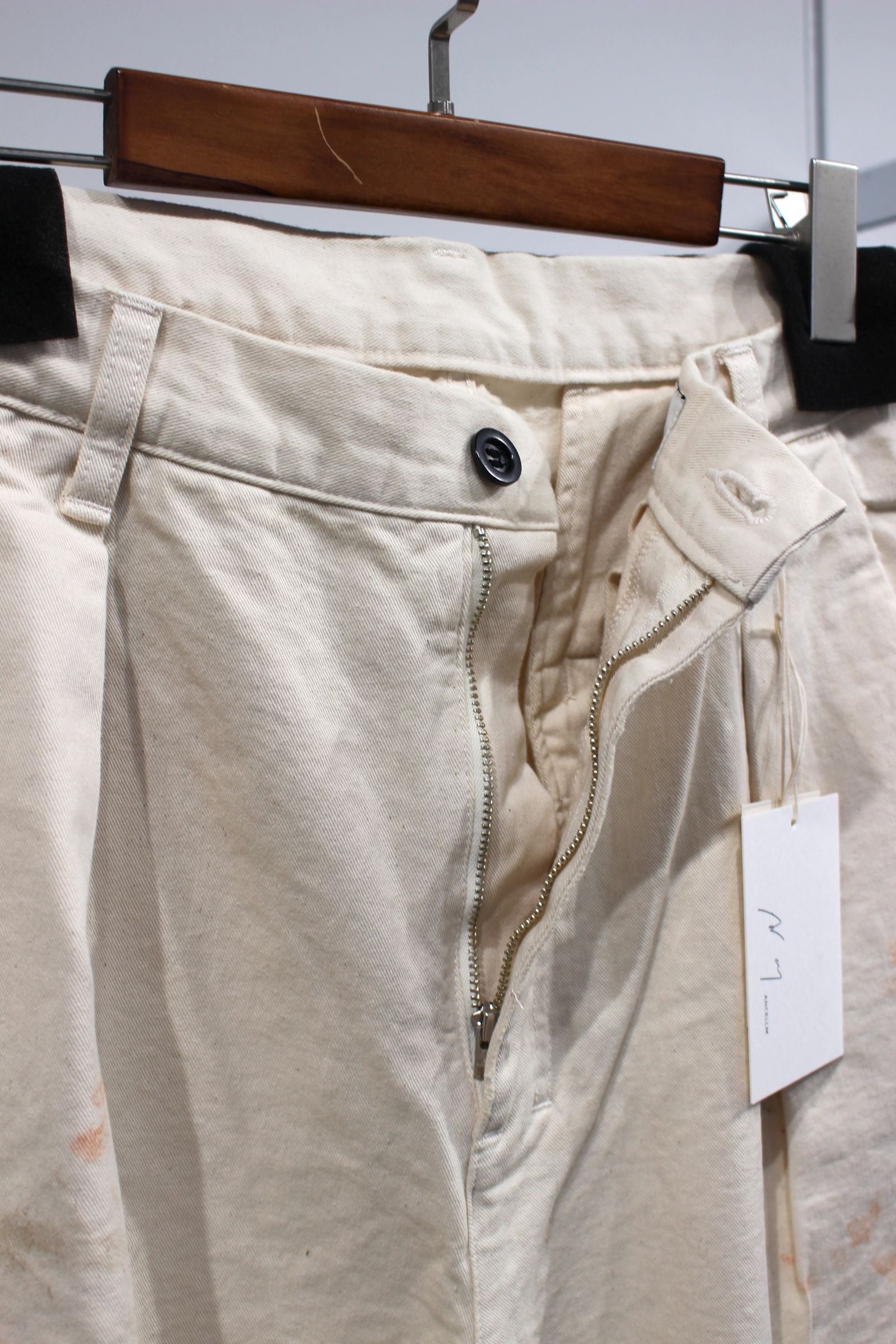 ANCELLM - PAINT CHINO TROUSERS/BEIGE | NapsNote