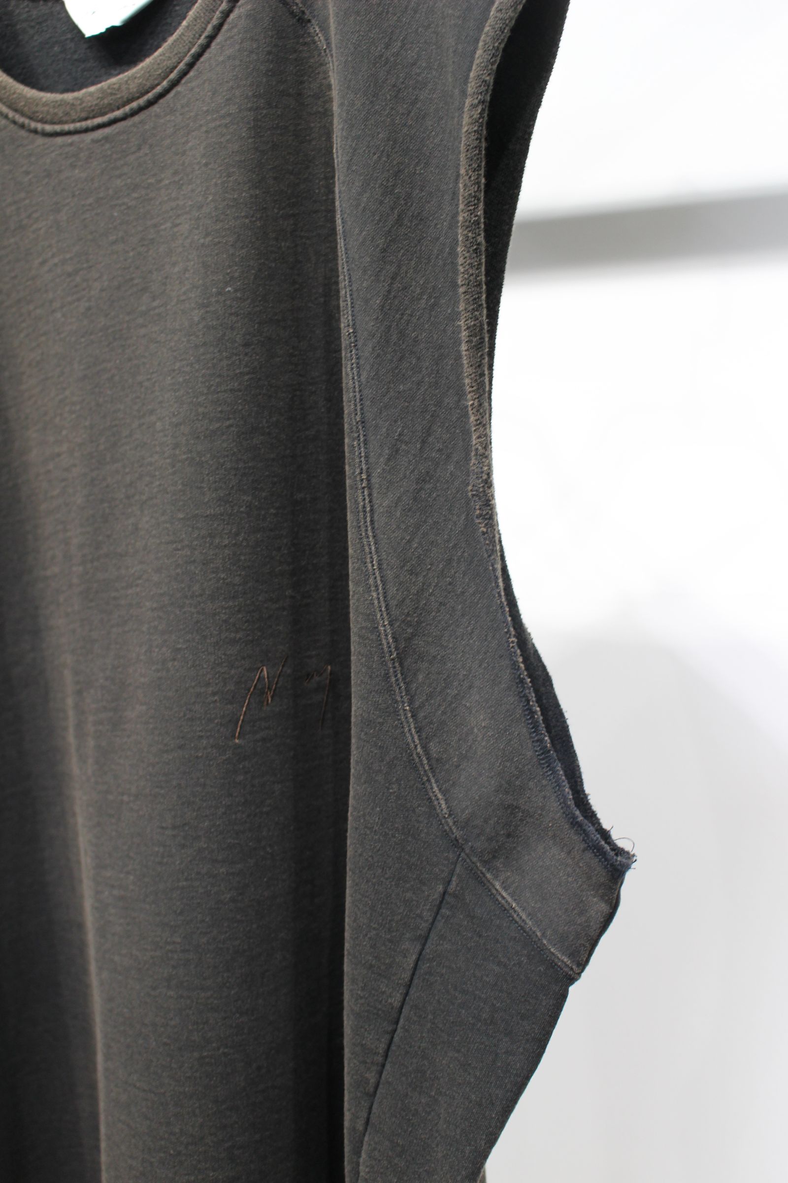 FADED SLEEVELESS T-SHIRT | BLACK | カットソー