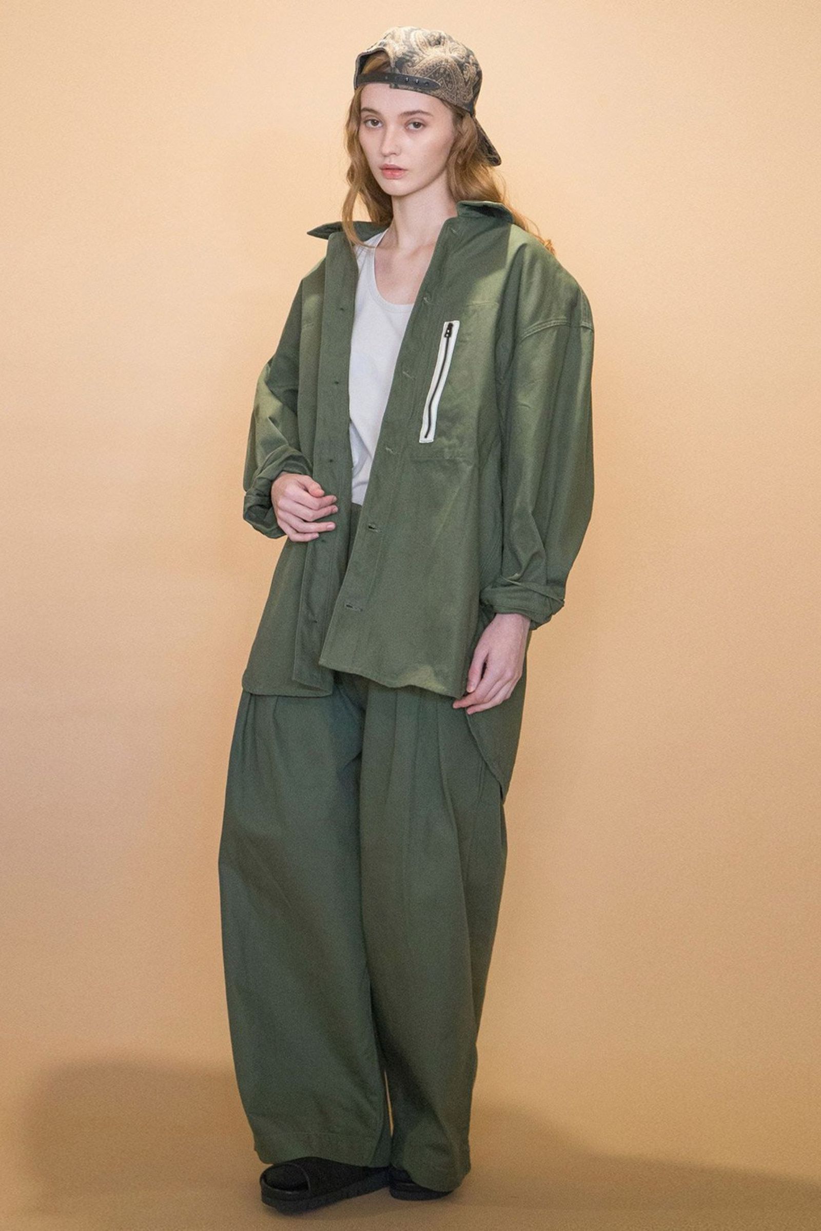 全国送料無料の通販 landlet beautiful my - PANTS/OLIVE WIDE TUCK CLOTH MILITARY ジャケット・アウター