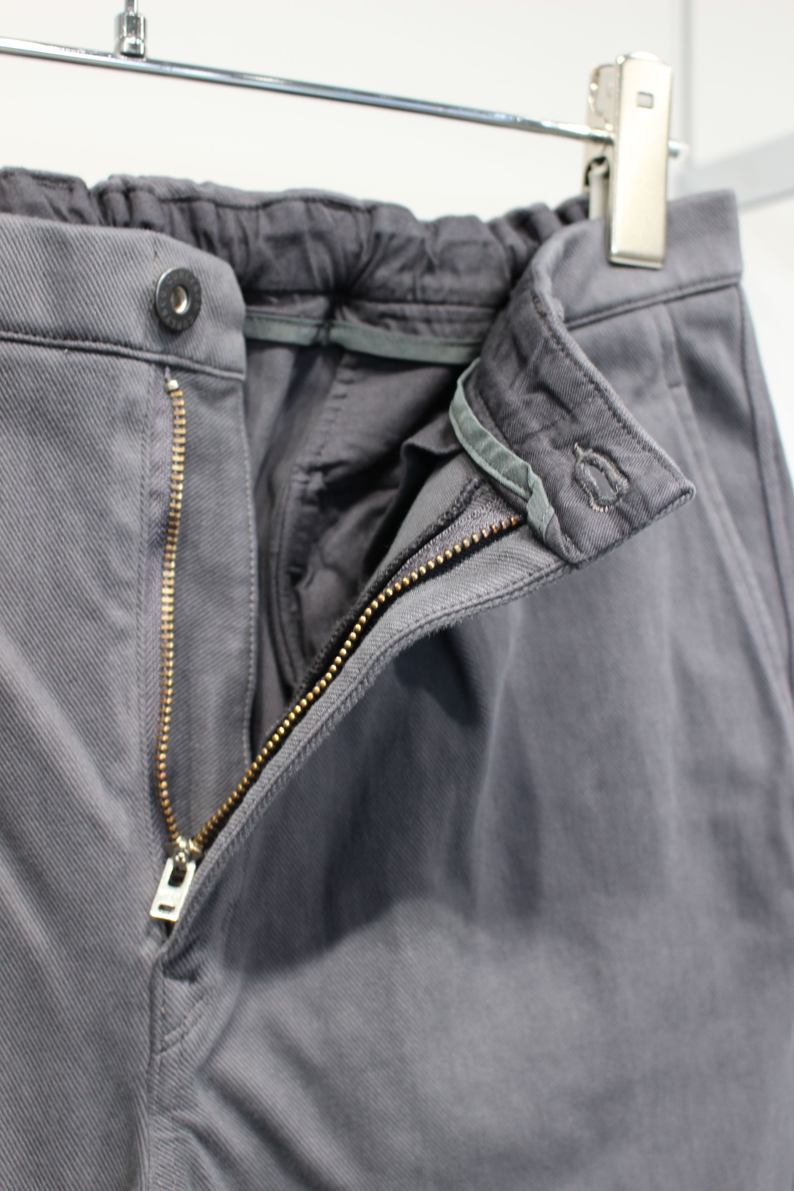 DENIM 1TUCK EZ TAPERED PANTS -slate gray- | SLATE GRAY | ニットデニム