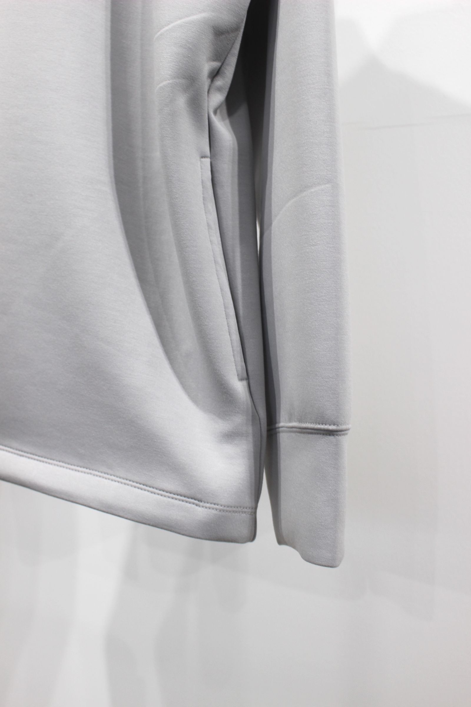 VICTOR CREW SWEAT/LT. GRAY