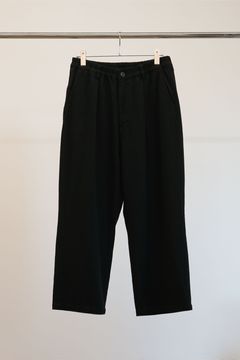 C/S TUCK EASY SLACKS | BLACK | スラックス