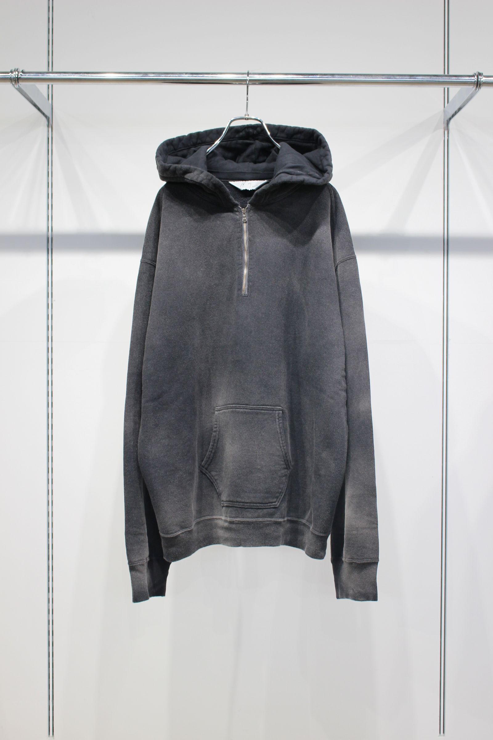 FLEECE-LINED SWEAT HOODIE | BLACK | フーディー
