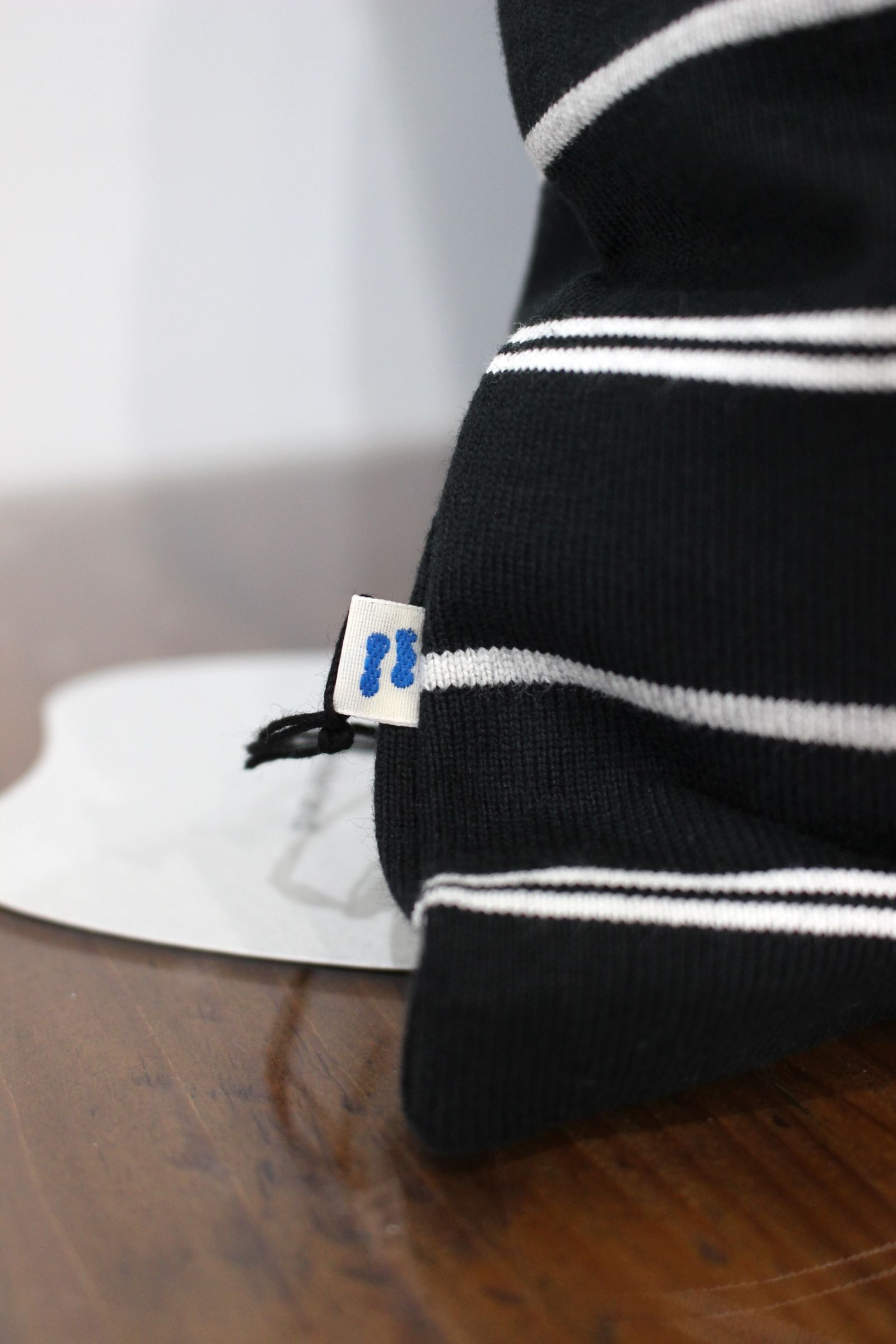Striped cushion | BLACK | クッション