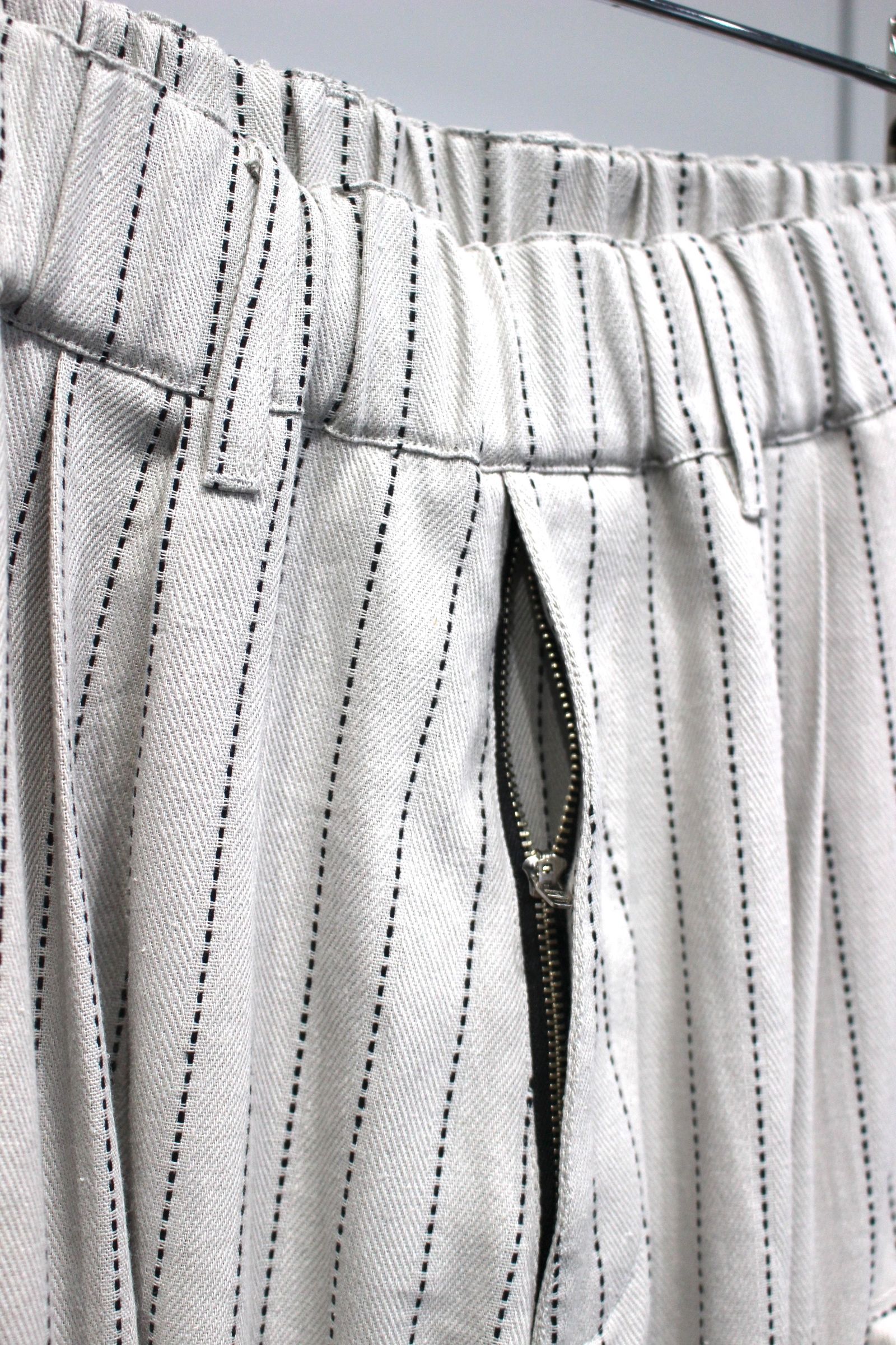 [ラスト1点] DOBBYSTRIPE / HERRINGBONE WIDE CARGO PANTS | LIGHT GRAY | ワイドパンツ