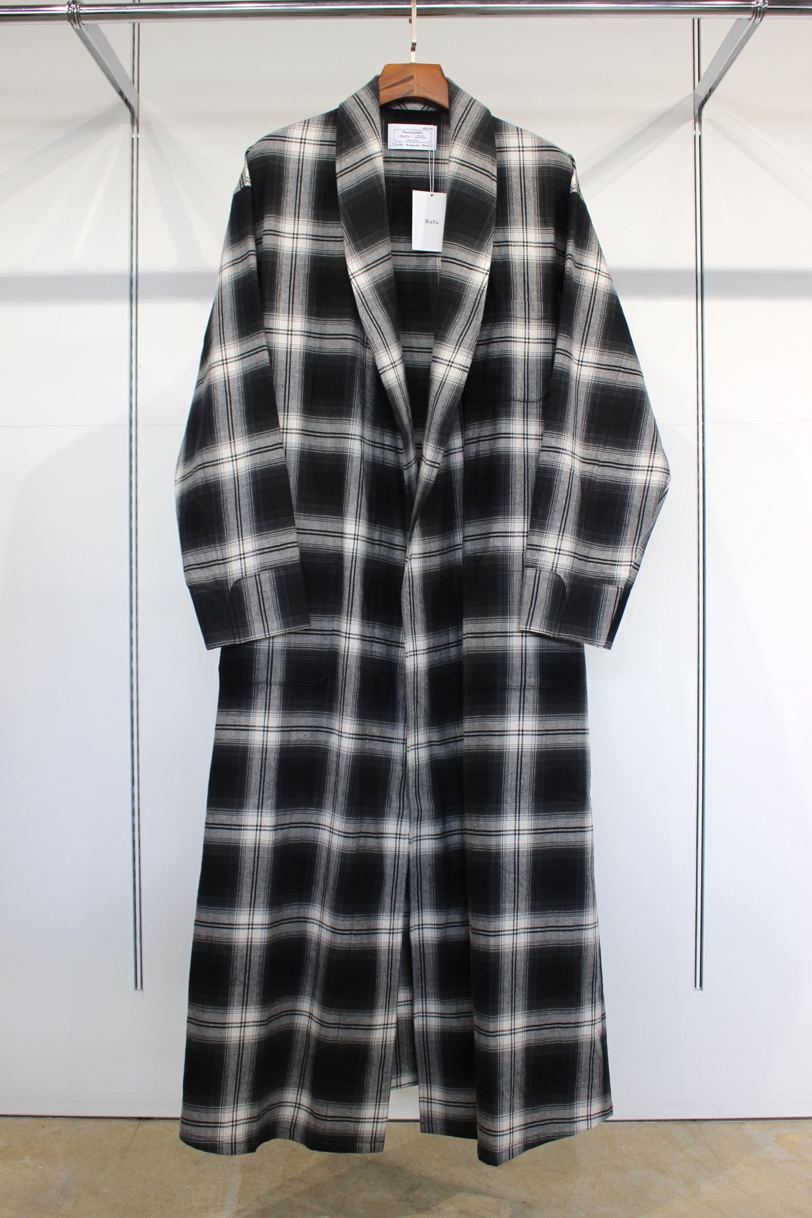 Gown/BLACK