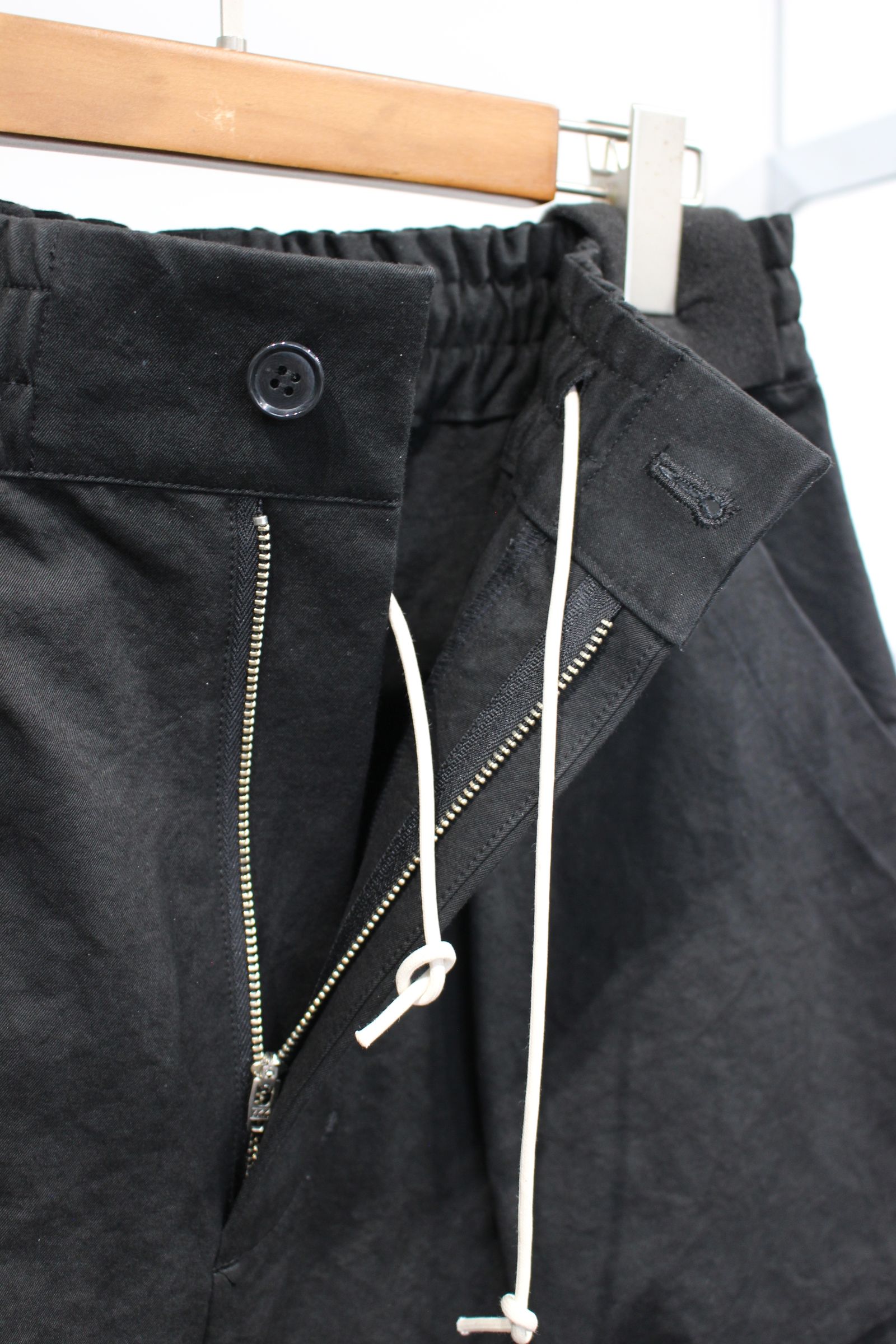 SUN DRYING LIGHT HAND TWIL Wide Tapered Easy Pants | BLACK | ワイドテーパードパンツ