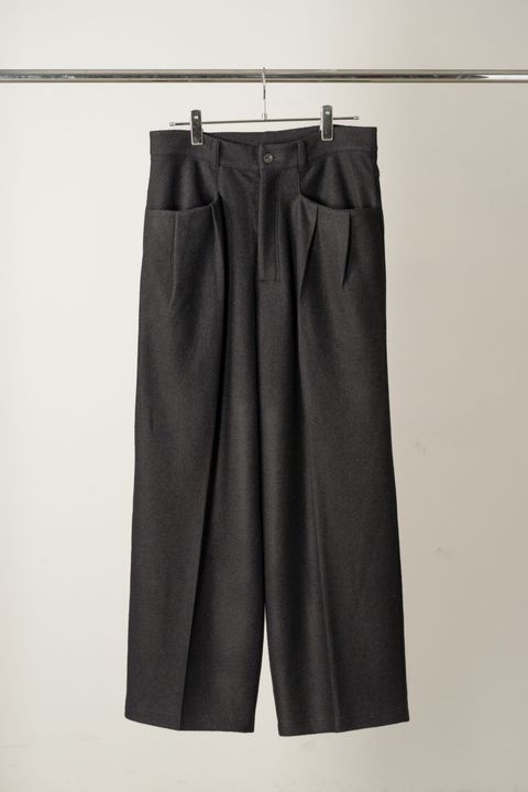WOOL CUT WIDE TUCK SLACKS | BLACK | スラックス