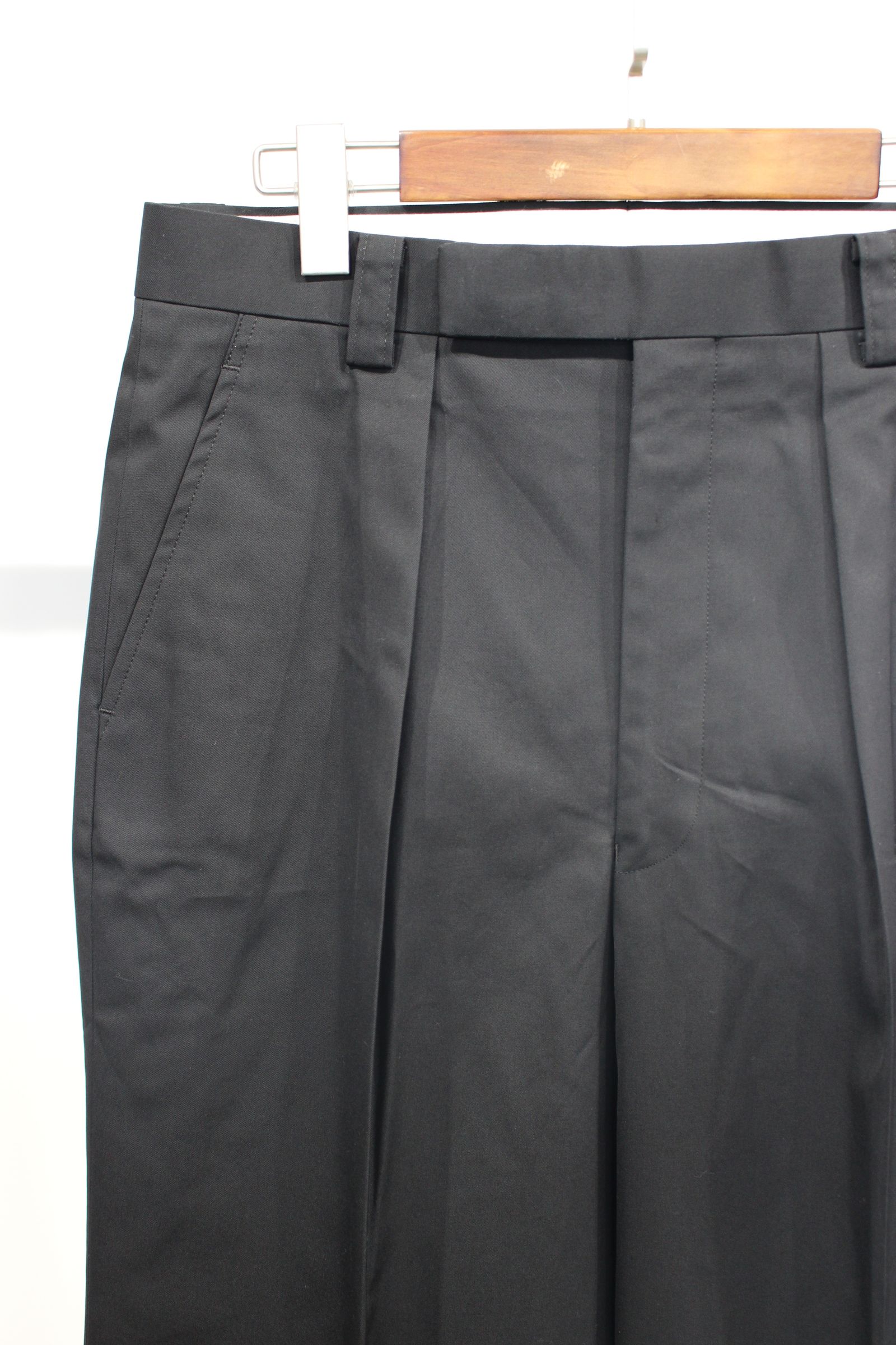 COTTON GABARDINE 1-TUCK BAGGY SLACKE/スラックス