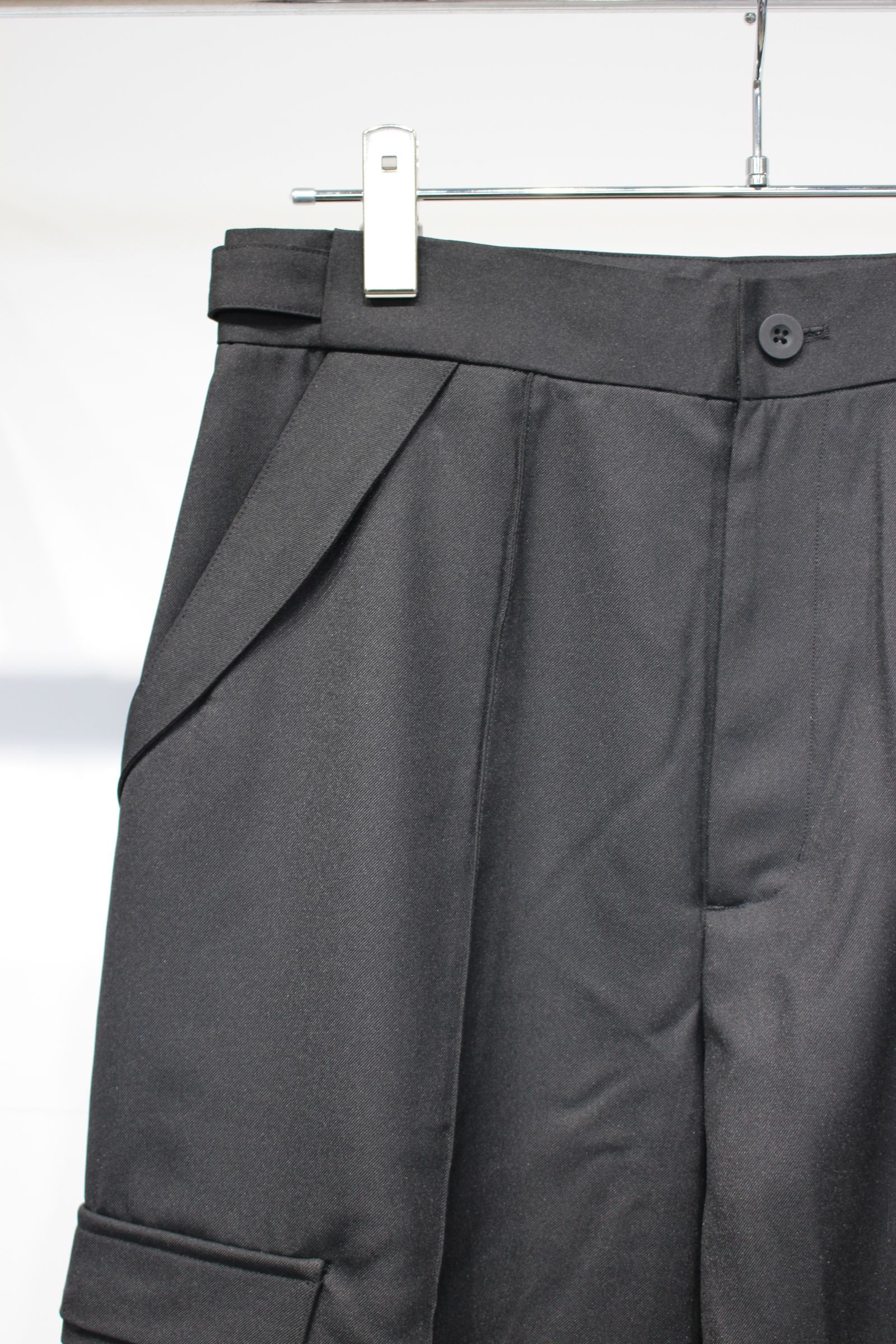 TWISTPOLYESTER WIDE SHORTS | Black | ワイドショーツ