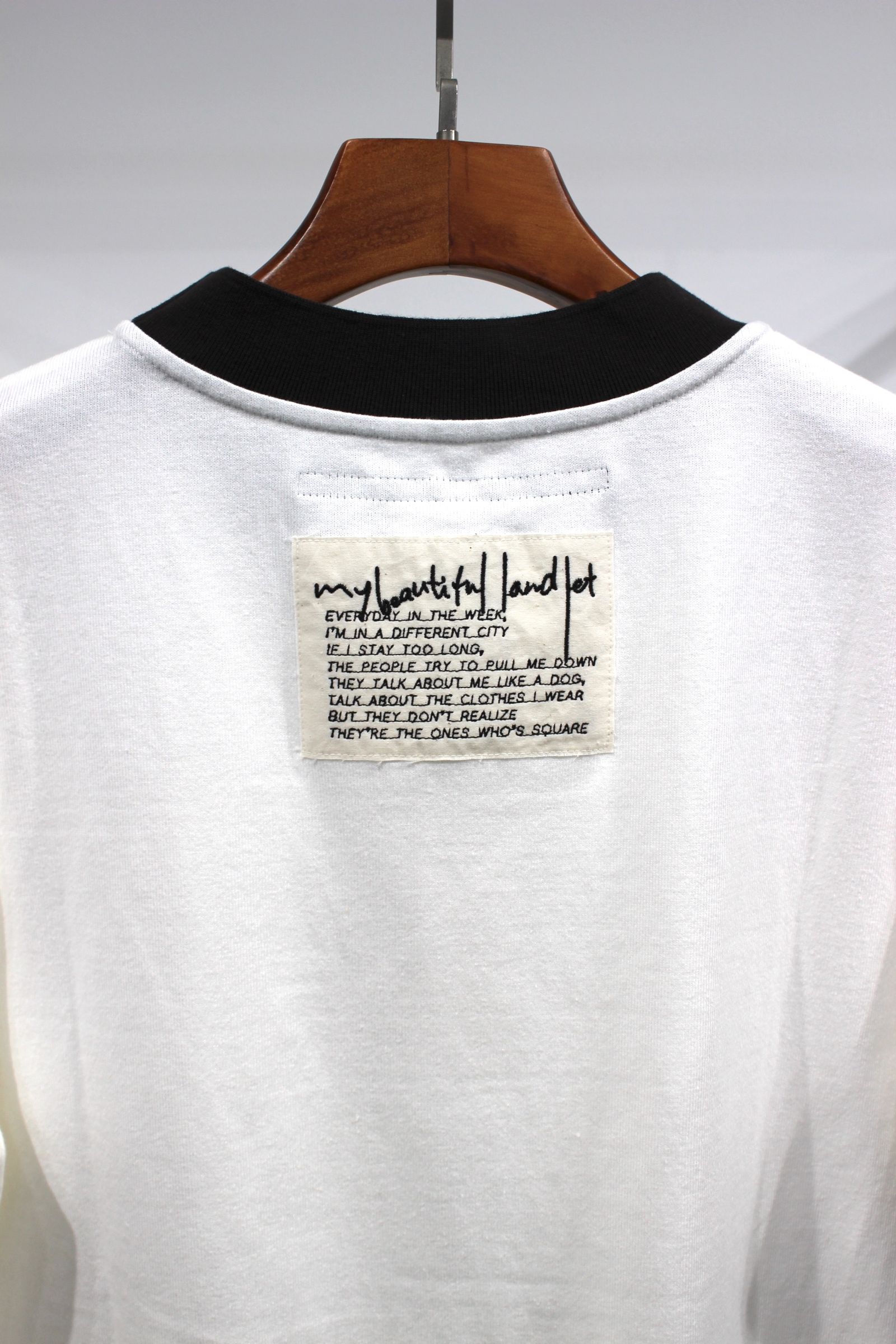 TIGHT-SLITCHED KNITTED FABRIC RINGER S/S TEE/CHARCOAL