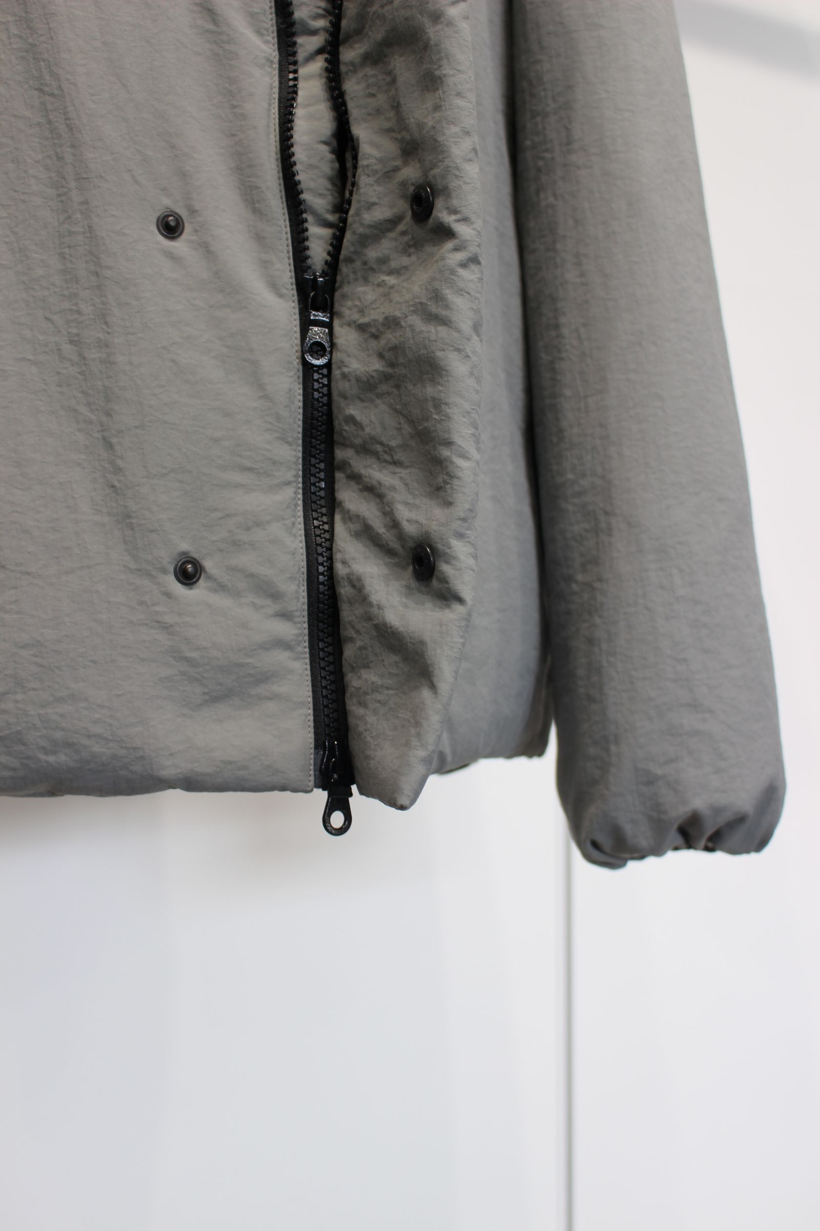 LIGHT SHELL DOWN PARKA | SAGE GRAY | ダウンジャケット