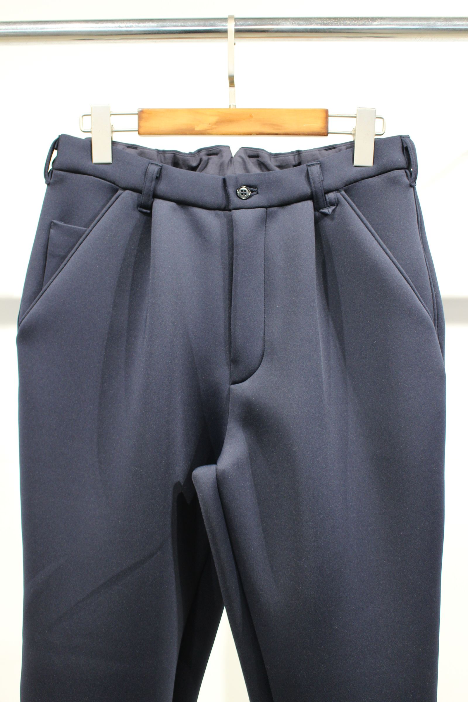 SMOOTH DOUBLE-KNIT TROUSERS | NAVY | パンツ
