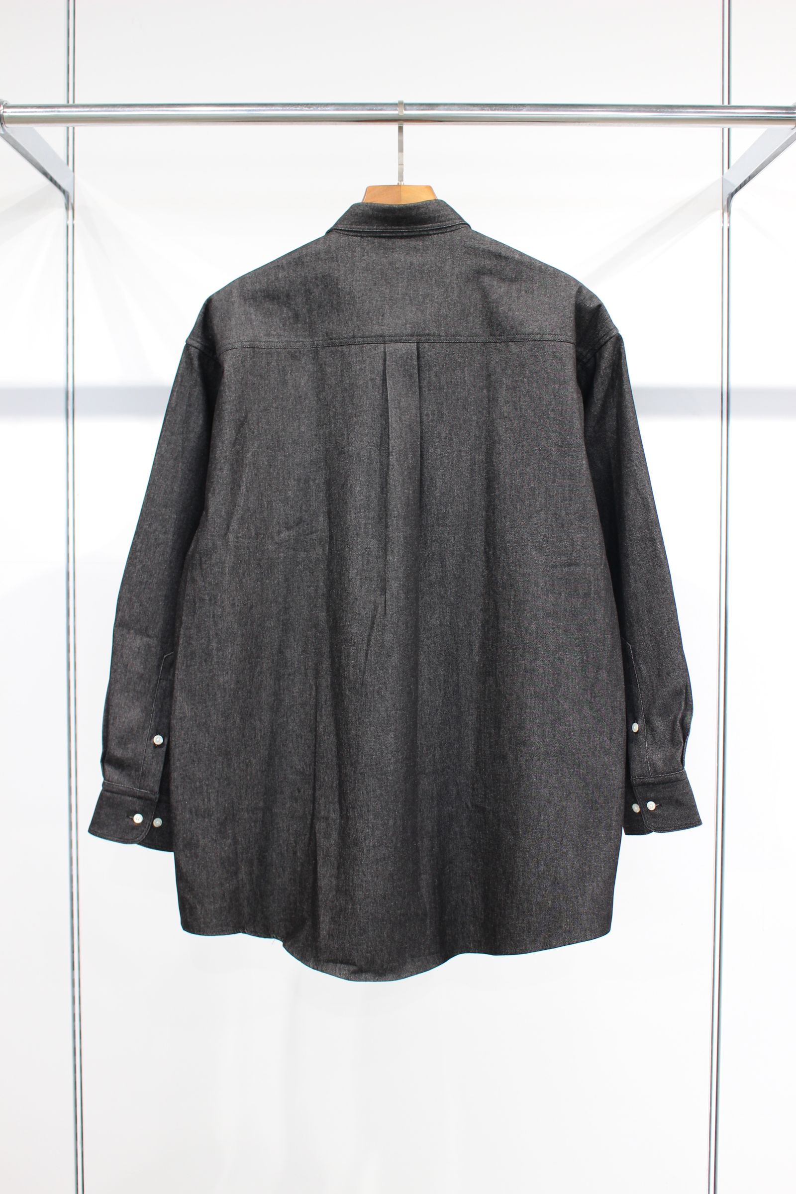 90'S FIT BLACK DENIM BUTTON DOWN SHIRT/BLACK DENIM