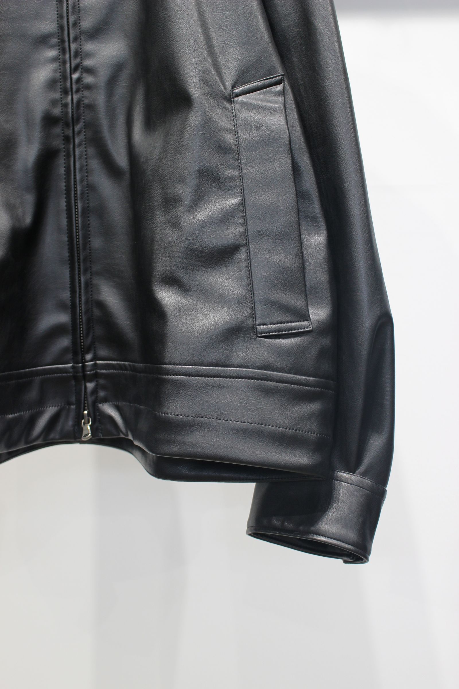 JENS SHORT BLOUSON "vegan leather" | BLACK | ブルゾン