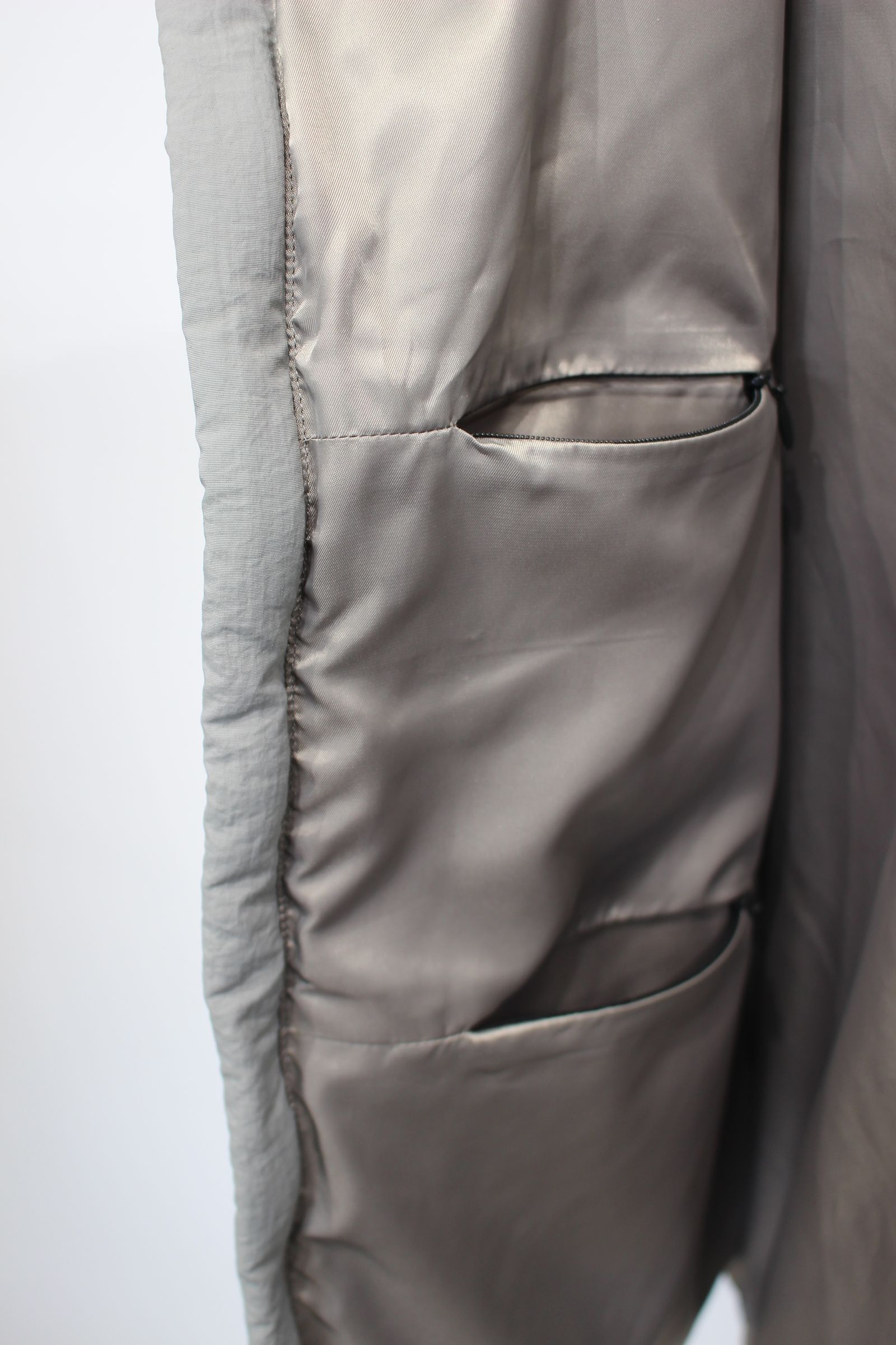 LIGHT SHELL DOWN PARKA | SAGE GRAY | ダウンジャケット