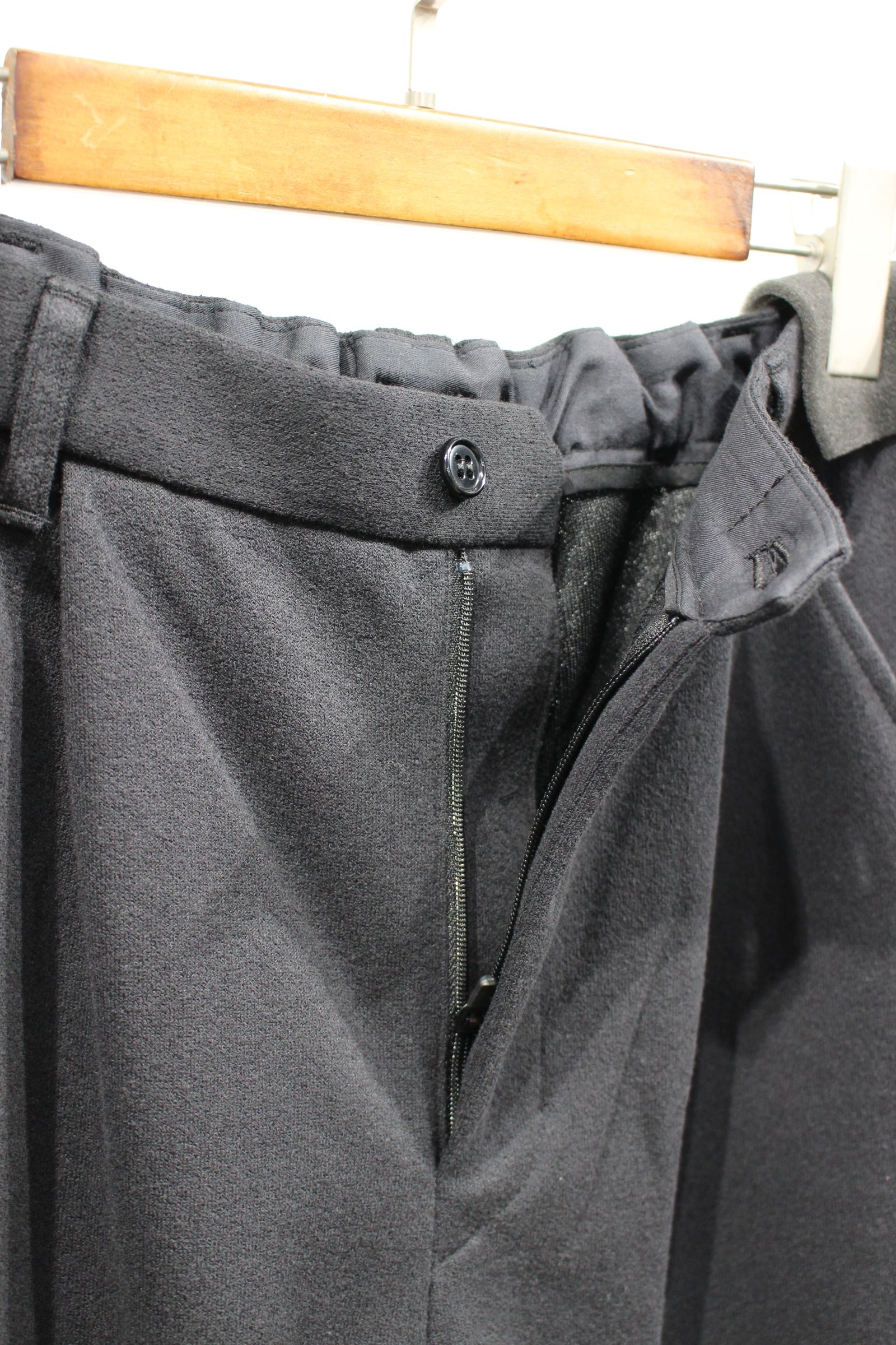 BOUCLE TAPERED TROUSERS/BLACK