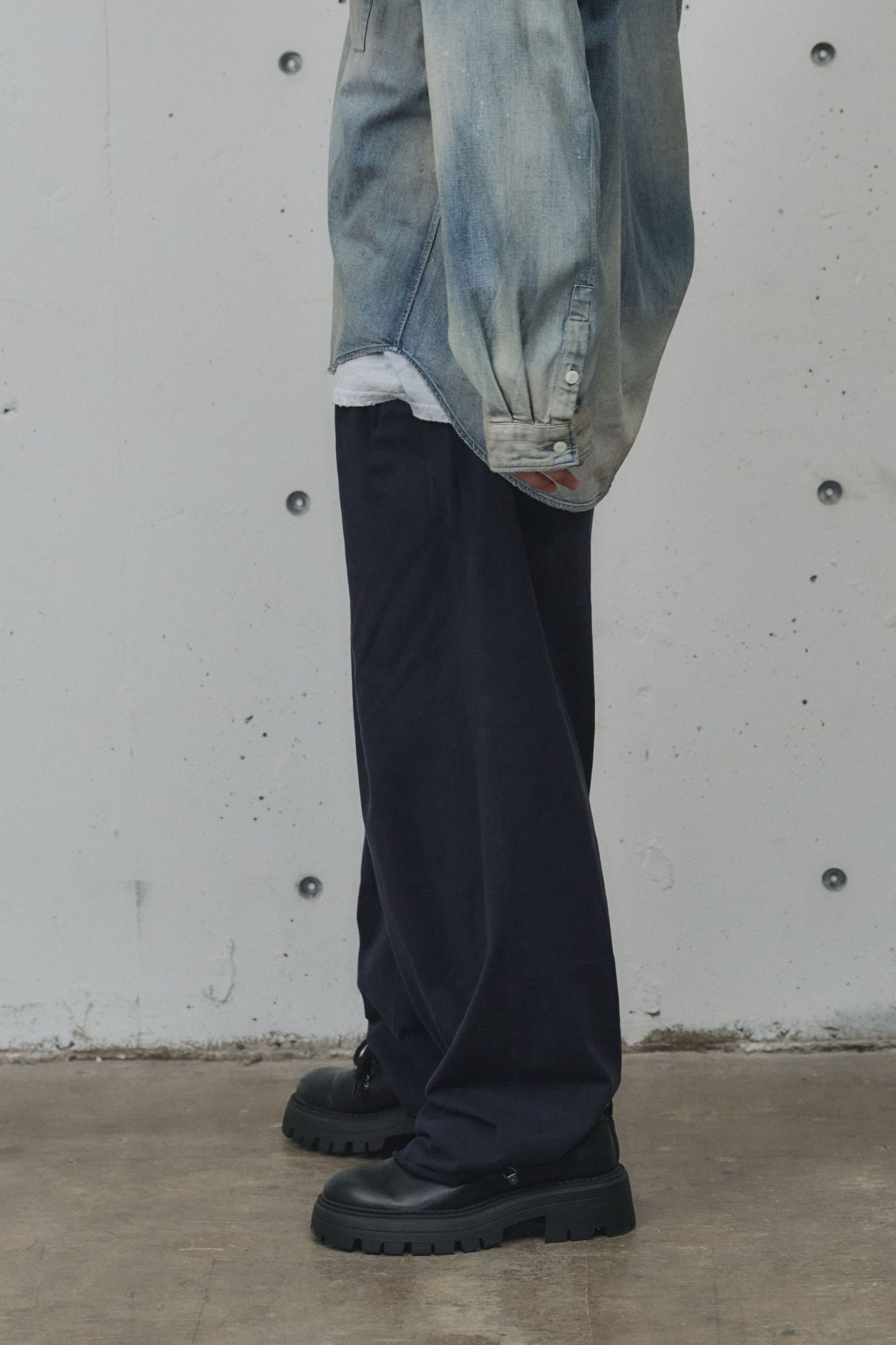 DRAPE WIDE EASY CUT SLACKS | NAVY | スラックス