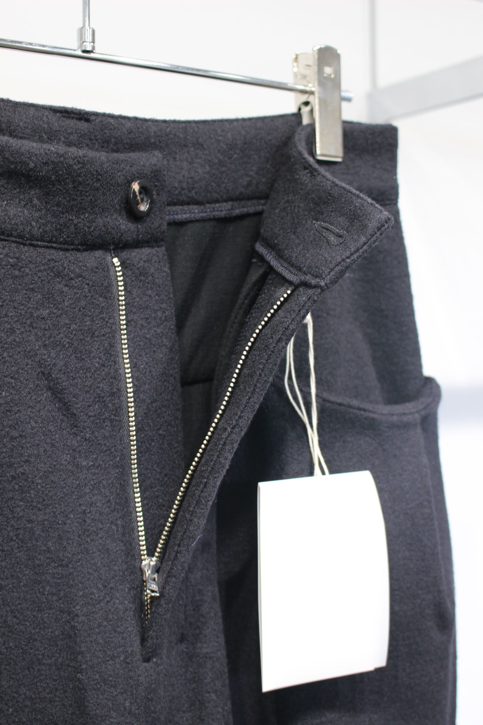 WOOL CUT WIDE TUCK SLACKS | NAVY | スラックス
