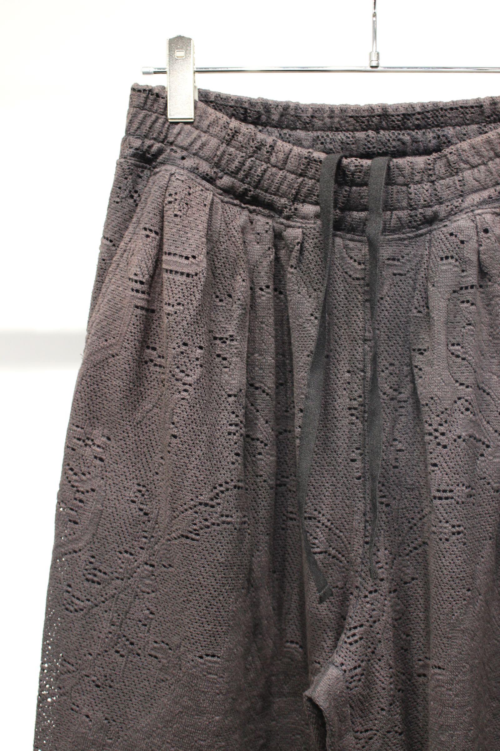 AGING LACE DOUBLE PANEL SLACKS | BLACK | スラックス