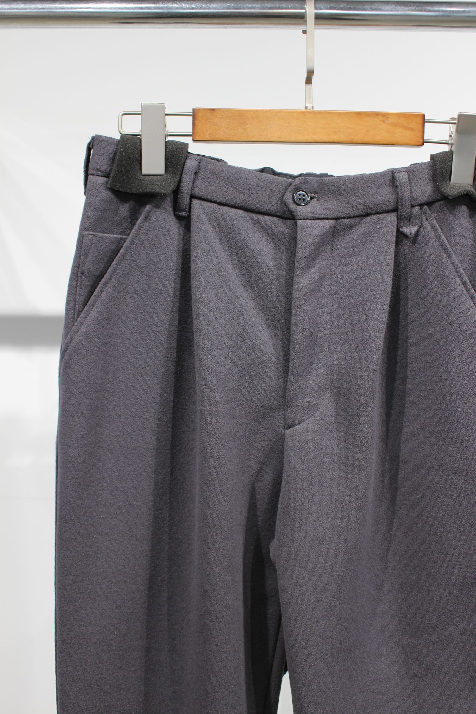 BOUCLE TAPERED TROUSERS/GRAY