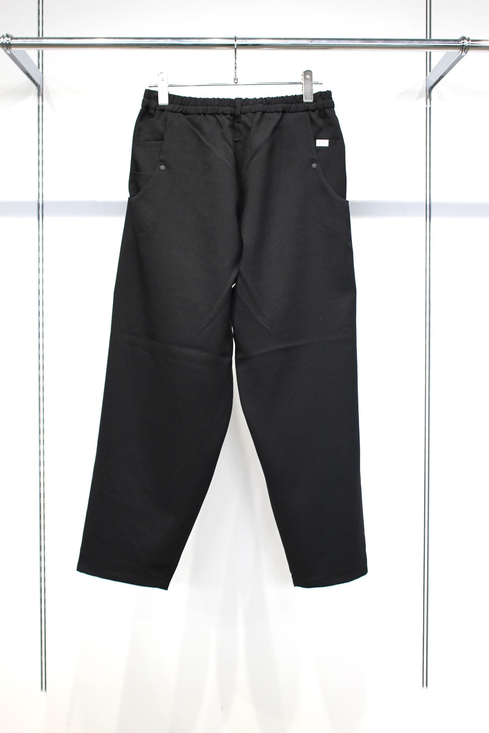 AIR BALLOON TROUSER | Black | バルーンテーパードパンツ