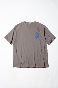 PRINTED CROSS NECK T-SHIRT SS -MASSAGE-/プリントカットソー