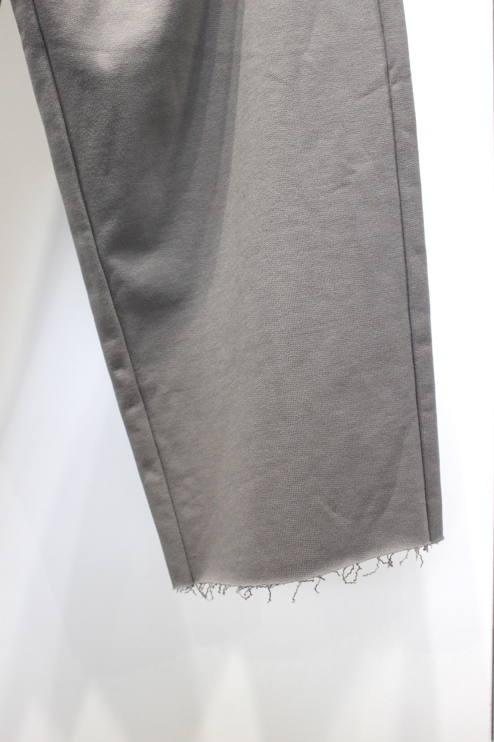 TUCK SWEAT PANTS | GRAY | スウェットパンツ