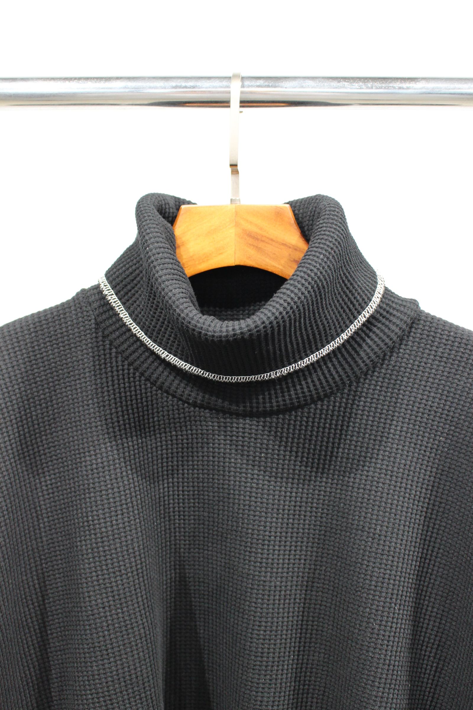 ANCELLM - TURTLENECK WAFFLE OVERSIZE LS/BLACK | NapsNote