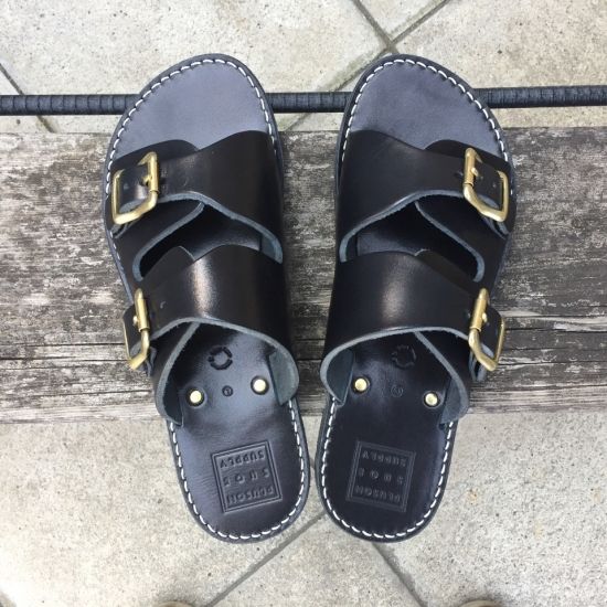 PLUSON SHOE SUPPLY(プラソンシューサプライ) / OVERLAPPED LEATHER SANDAL ブラック